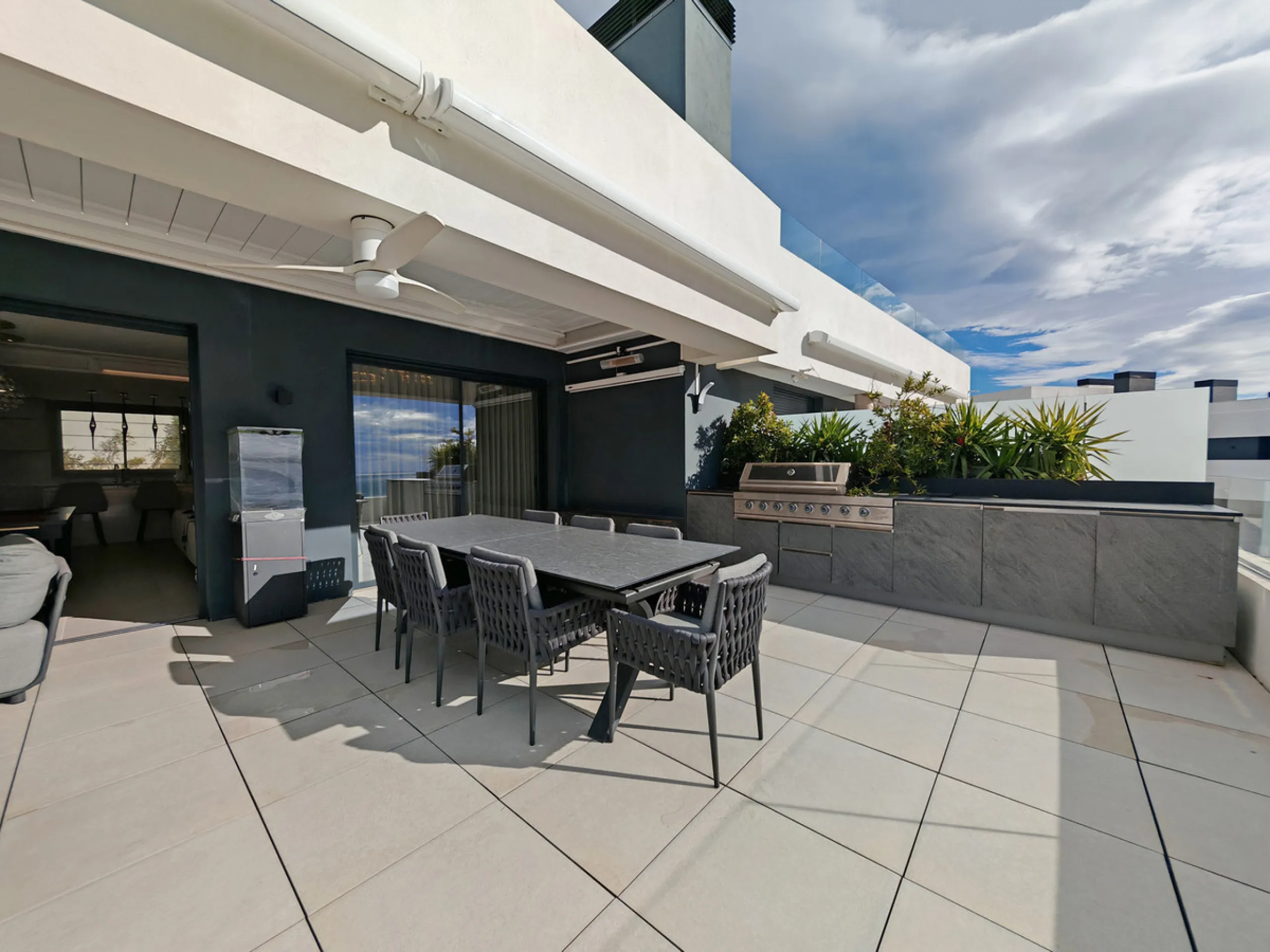 Penthouse for sale in , Marbella with 3 bedrooms, 3 bathrooms, 1 on suite bathroom and with orientation south/west, with communal swimming pool and private garage (2 parking spaces). Regarding property dimensions, it has 247.7 m² built, 114.5 m² interior 