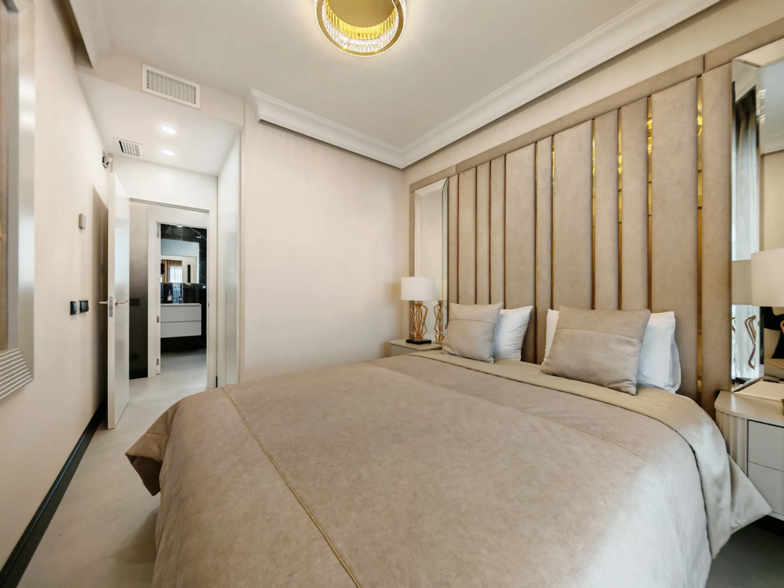Penthouse for sale in , Marbella with 3 bedrooms, 3 bathrooms, 1 on suite bathroom and with orientation south/west, with communal swimming pool and private garage (2 parking spaces). Regarding property dimensions, it has 247.7 m² built, 114.5 m² interior 