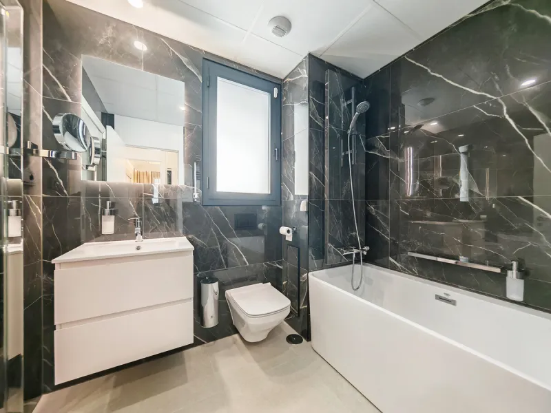 Penthouse for sale in , Marbella with 3 bedrooms, 3 bathrooms, 1 on suite bathroom and with orientation south/west, with communal swimming pool and private garage (2 parking spaces). Regarding property dimensions, it has 247.7 m² built, 114.5 m² interior 
