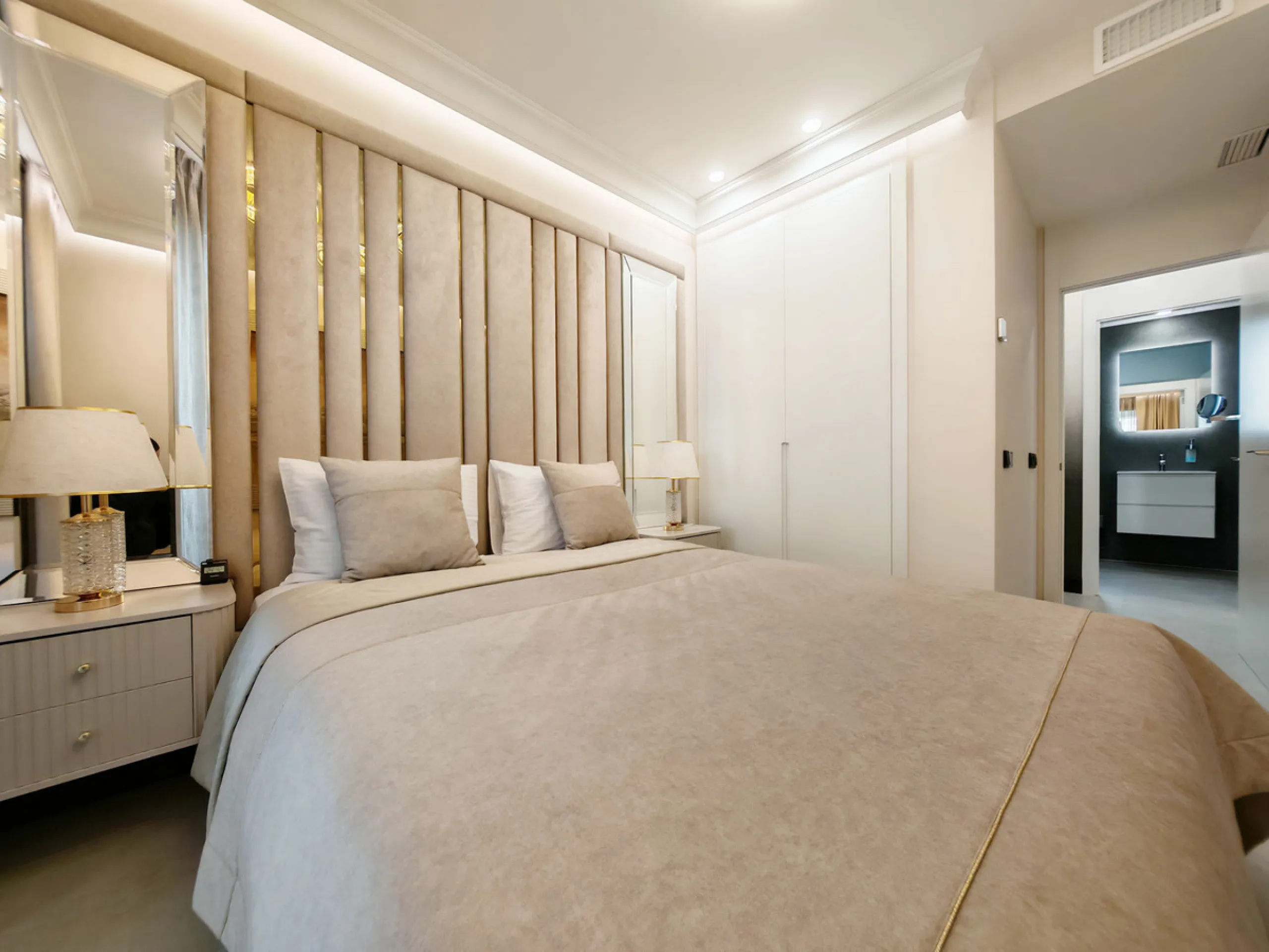 Penthouse for sale in , Marbella with 3 bedrooms, 3 bathrooms, 1 on suite bathroom and with orientation south/west, with communal swimming pool and private garage (2 parking spaces). Regarding property dimensions, it has 247.7 m² built, 114.5 m² interior 
