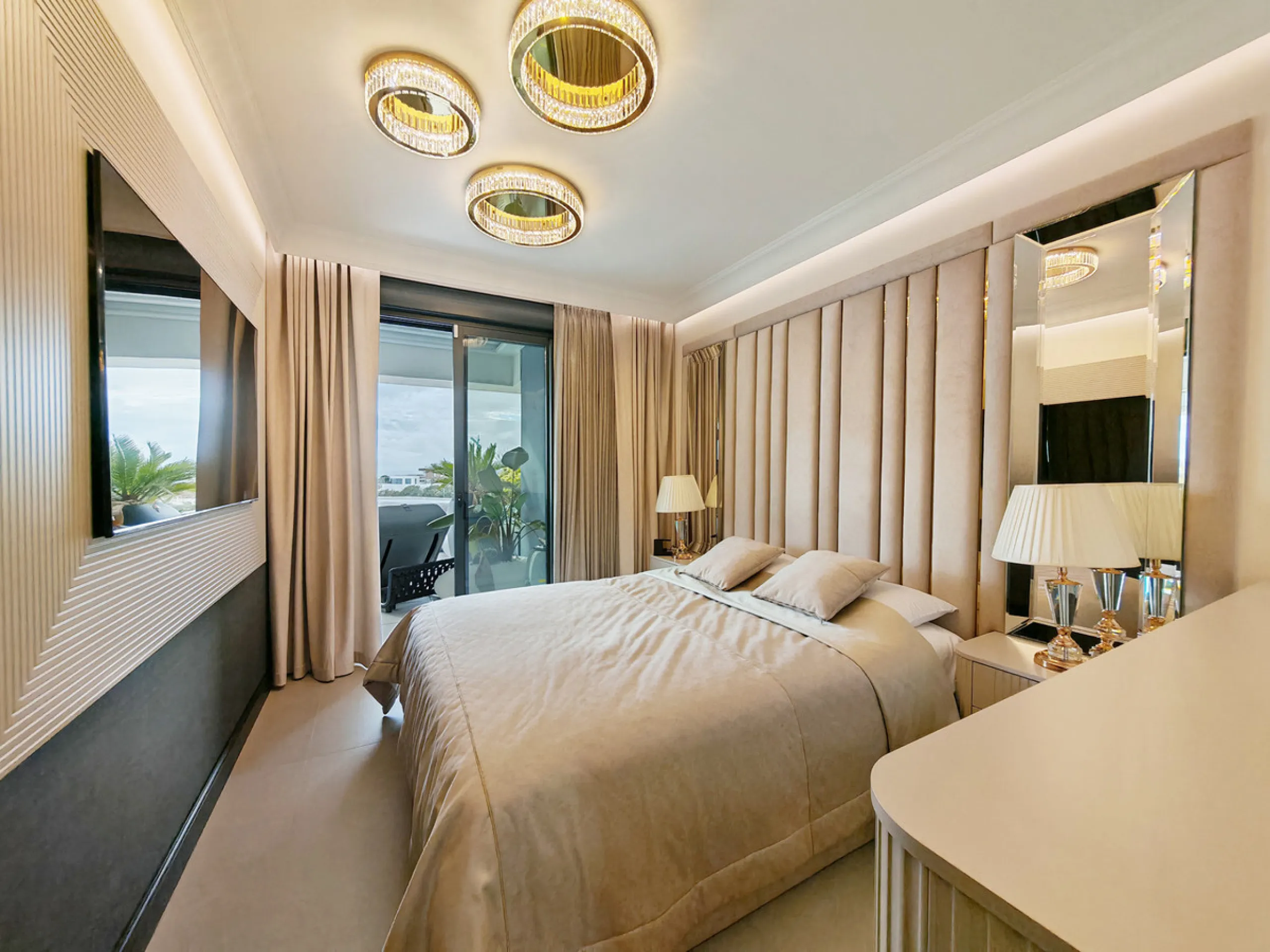 Penthouse for sale in , Marbella with 3 bedrooms, 3 bathrooms, 1 on suite bathroom and with orientation south/west, with communal swimming pool and private garage (2 parking spaces). Regarding property dimensions, it has 247.7 m² built, 114.5 m² interior 