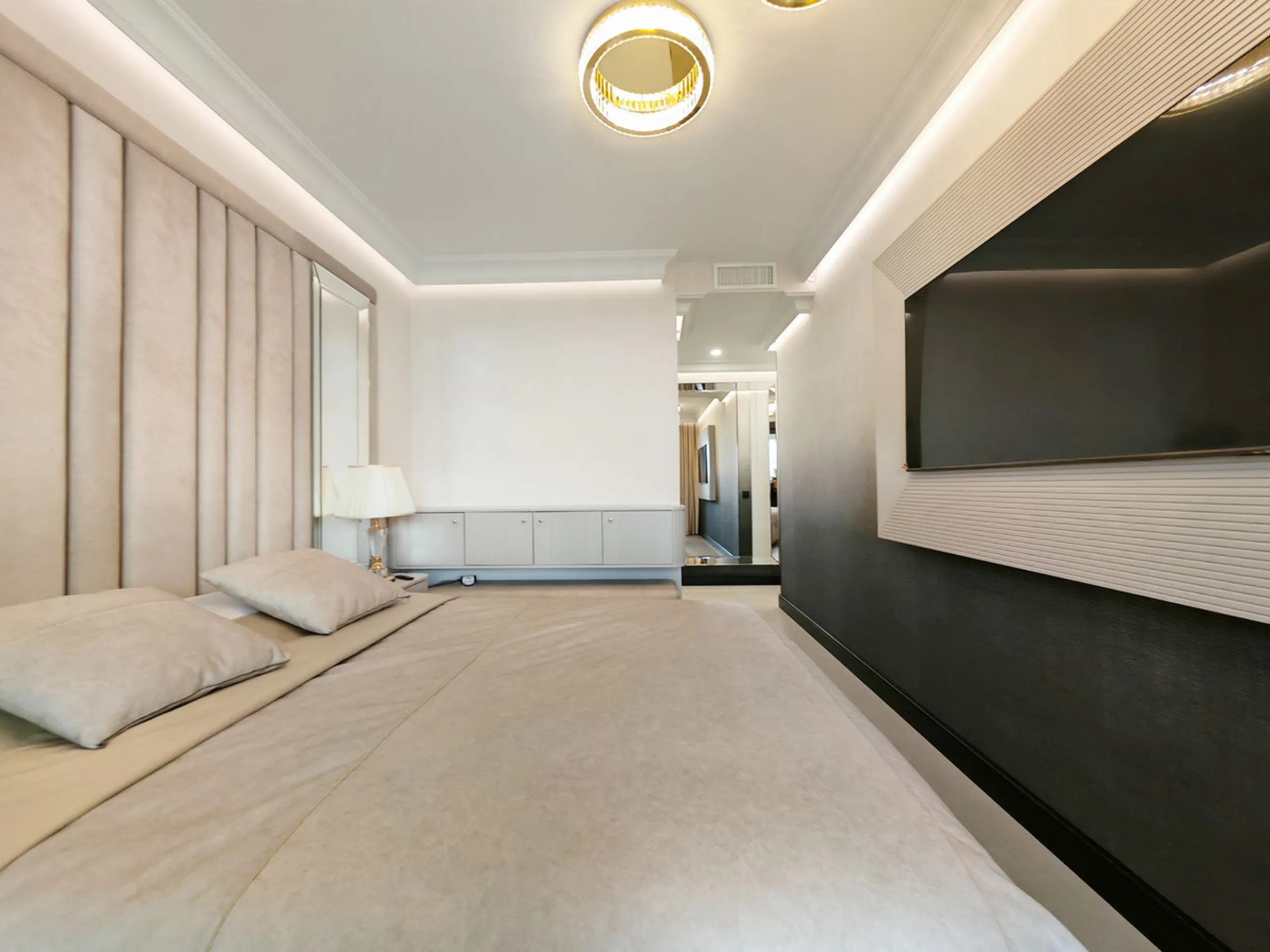 Penthouse for sale in , Marbella with 3 bedrooms, 3 bathrooms, 1 on suite bathroom and with orientation south/west, with communal swimming pool and private garage (2 parking spaces). Regarding property dimensions, it has 247.7 m² built, 114.5 m² interior 