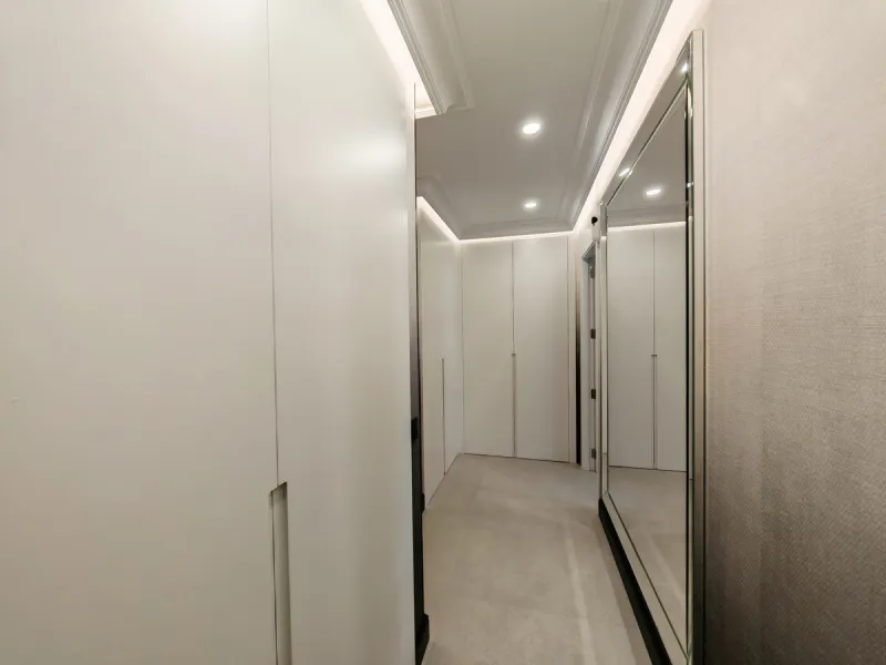 Penthouse for sale in , Marbella with 3 bedrooms, 3 bathrooms, 1 on suite bathroom and with orientation south/west, with communal swimming pool and private garage (2 parking spaces). Regarding property dimensions, it has 247.7 m² built, 114.5 m² interior 