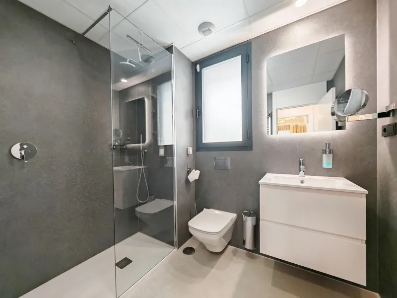 Penthouse for sale in , Marbella with 3 bedrooms, 3 bathrooms, 1 on suite bathroom and with orientation south/west, with communal swimming pool and private garage (2 parking spaces). Regarding property dimensions, it has 247.7 m² built, 114.5 m² interior 