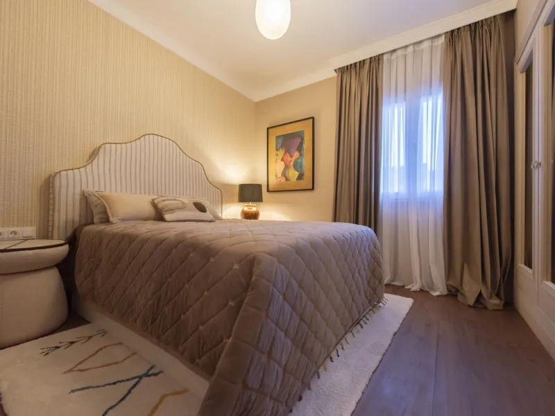 Discover this elegant, fully renovated west-facing townhouse, located in a quiet and well-maintained residential area in the heart of Aloha.