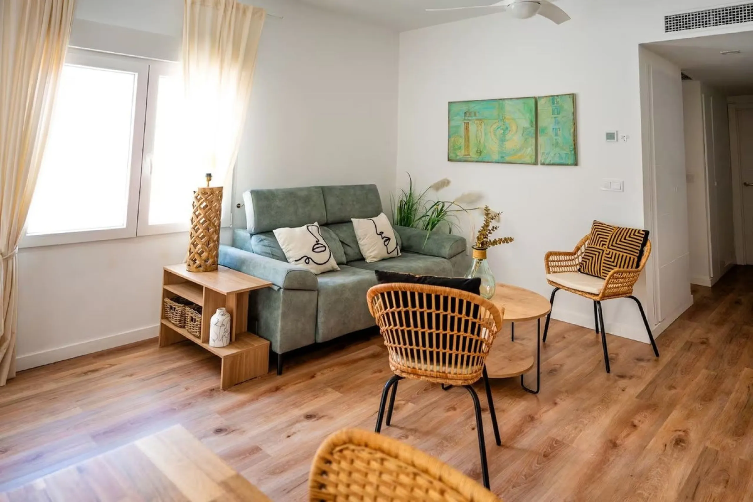 DUPLEX WITH MAGNIFICENT VIEWS - BRAND NEW! Ready to be enjoyed as a primary residence or for holiday rentals (licensed) or long-term stays. Access to the property is independent, via a steep staircase (no elevator) on the 3rd floor. The duplex features a 