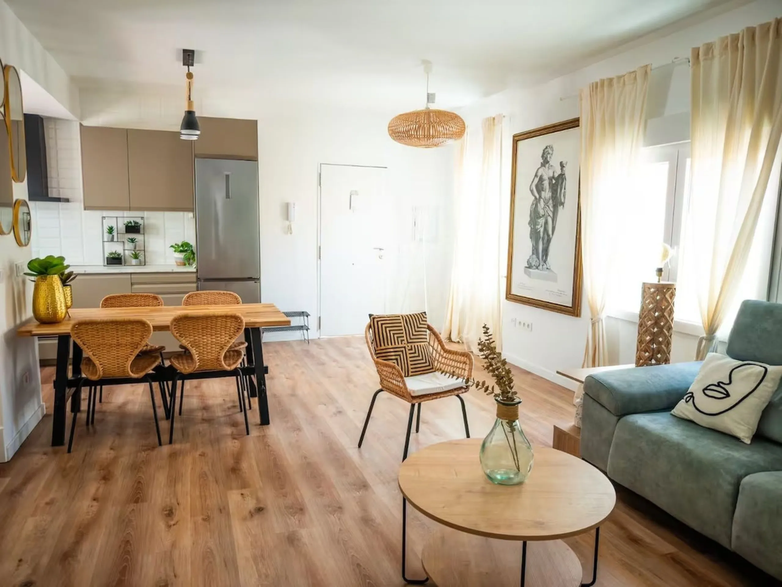 DUPLEX WITH MAGNIFICENT VIEWS - BRAND NEW! Ready to be enjoyed as a primary residence or for holiday rentals (licensed) or long-term stays. Access to the property is independent, via a steep staircase (no elevator) on the 3rd floor. The duplex features a 
