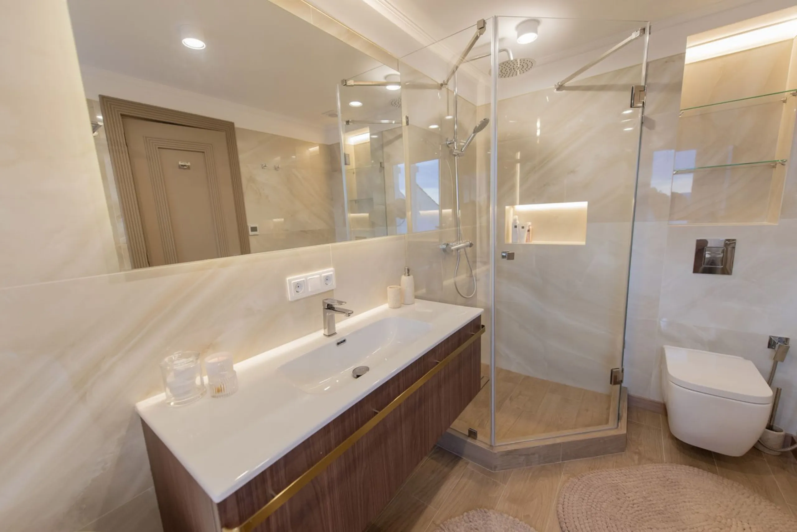 Discover this elegant, fully renovated west-facing townhouse, located in a quiet and well-maintained residential area in the heart of Aloha.