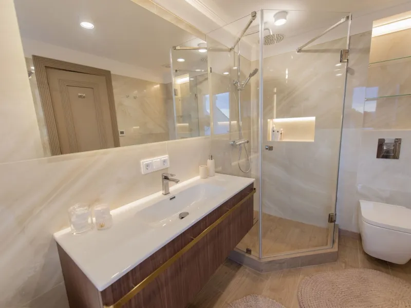 Discover this elegant, fully renovated west-facing townhouse, located in a quiet and well-maintained residential area in the heart of Aloha.