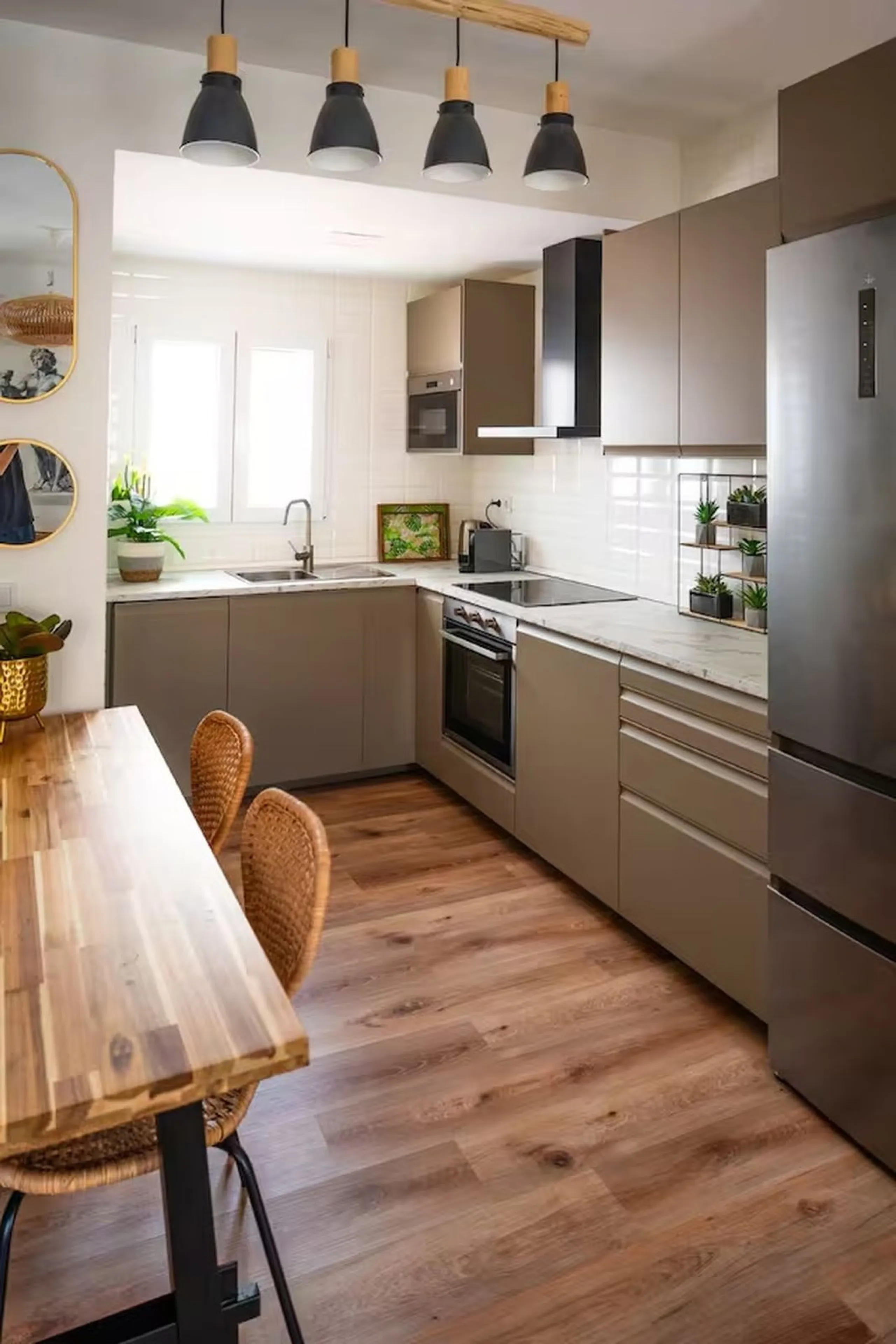 DUPLEX WITH MAGNIFICENT VIEWS - BRAND NEW! Ready to be enjoyed as a primary residence or for holiday rentals (licensed) or long-term stays. Access to the property is independent, via a steep staircase (no elevator) on the 3rd floor. The duplex features a 