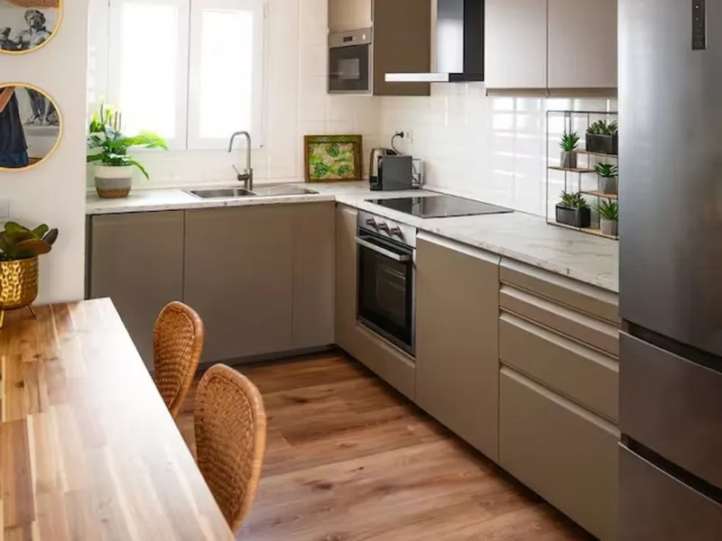 DUPLEX WITH MAGNIFICENT VIEWS - BRAND NEW! Ready to be enjoyed as a primary residence or for holiday rentals (licensed) or long-term stays. Access to the property is independent, via a steep staircase (no elevator) on the 3rd floor. The duplex features a 