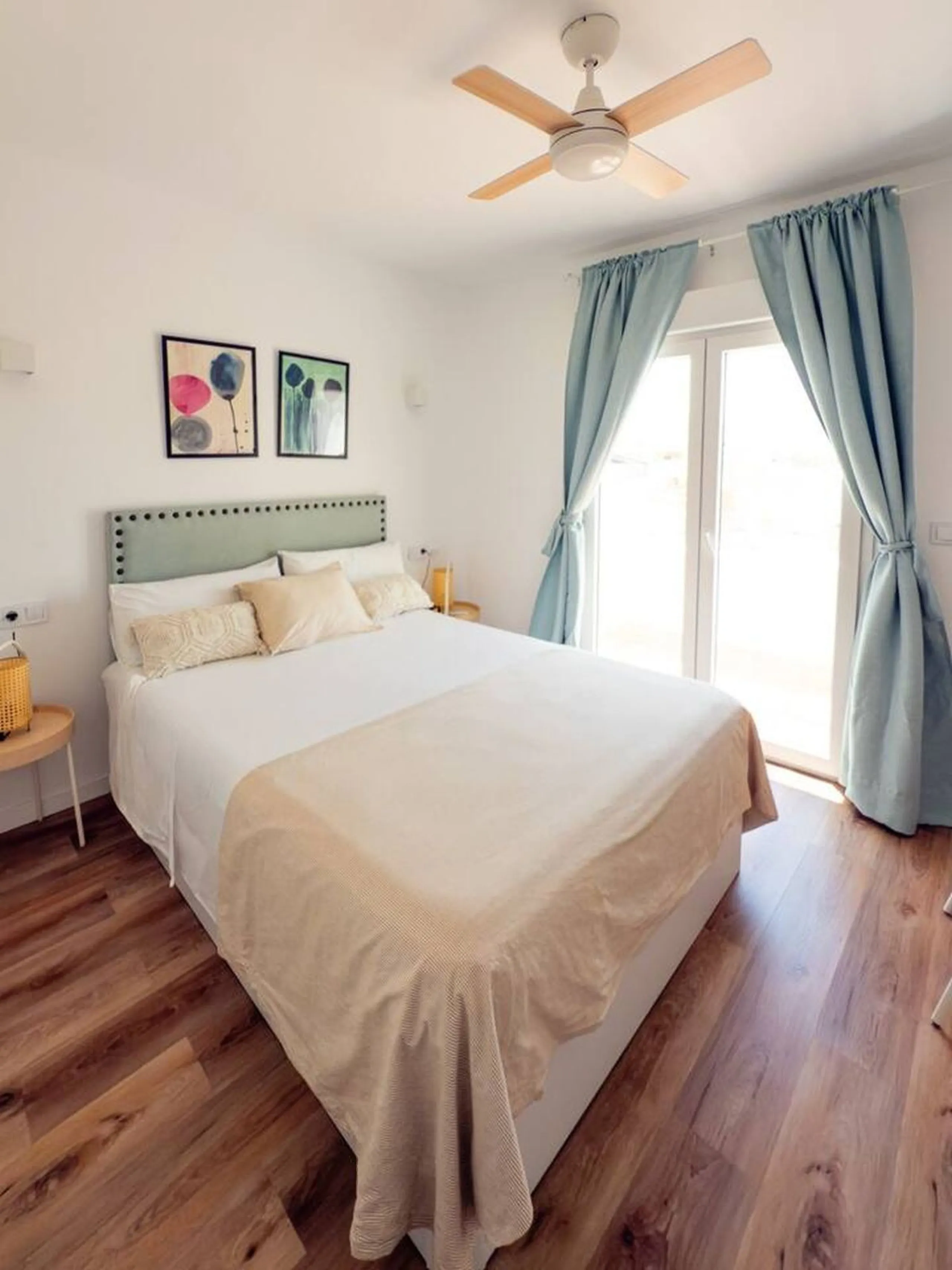 DUPLEX WITH MAGNIFICENT VIEWS - BRAND NEW! Ready to be enjoyed as a primary residence or for holiday rentals (licensed) or long-term stays. Access to the property is independent, via a steep staircase (no elevator) on the 3rd floor. The duplex features a 
