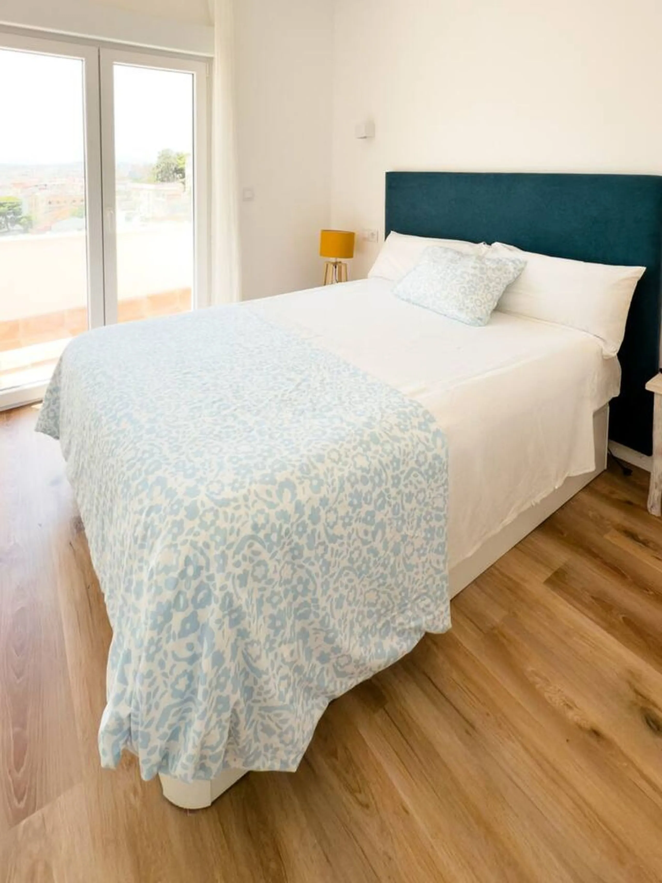 DUPLEX WITH MAGNIFICENT VIEWS - BRAND NEW! Ready to be enjoyed as a primary residence or for holiday rentals (licensed) or long-term stays. Access to the property is independent, via a steep staircase (no elevator) on the 3rd floor. The duplex features a 