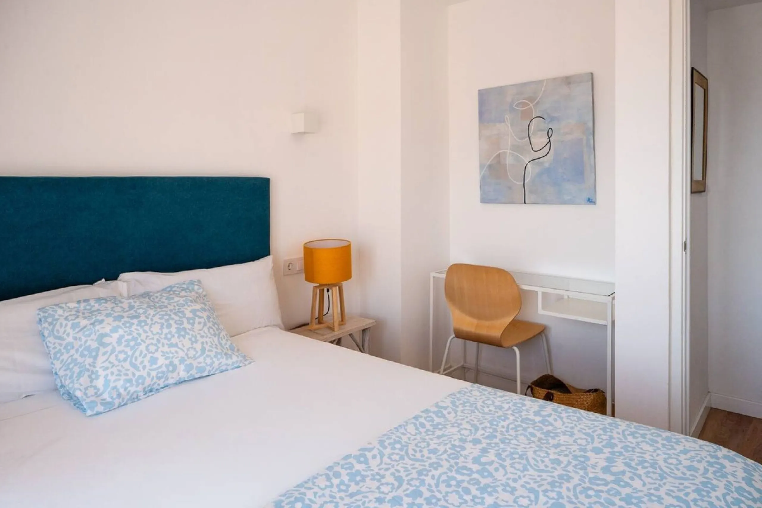 DUPLEX WITH MAGNIFICENT VIEWS - BRAND NEW! Ready to be enjoyed as a primary residence or for holiday rentals (licensed) or long-term stays. Access to the property is independent, via a steep staircase (no elevator) on the 3rd floor. The duplex features a 