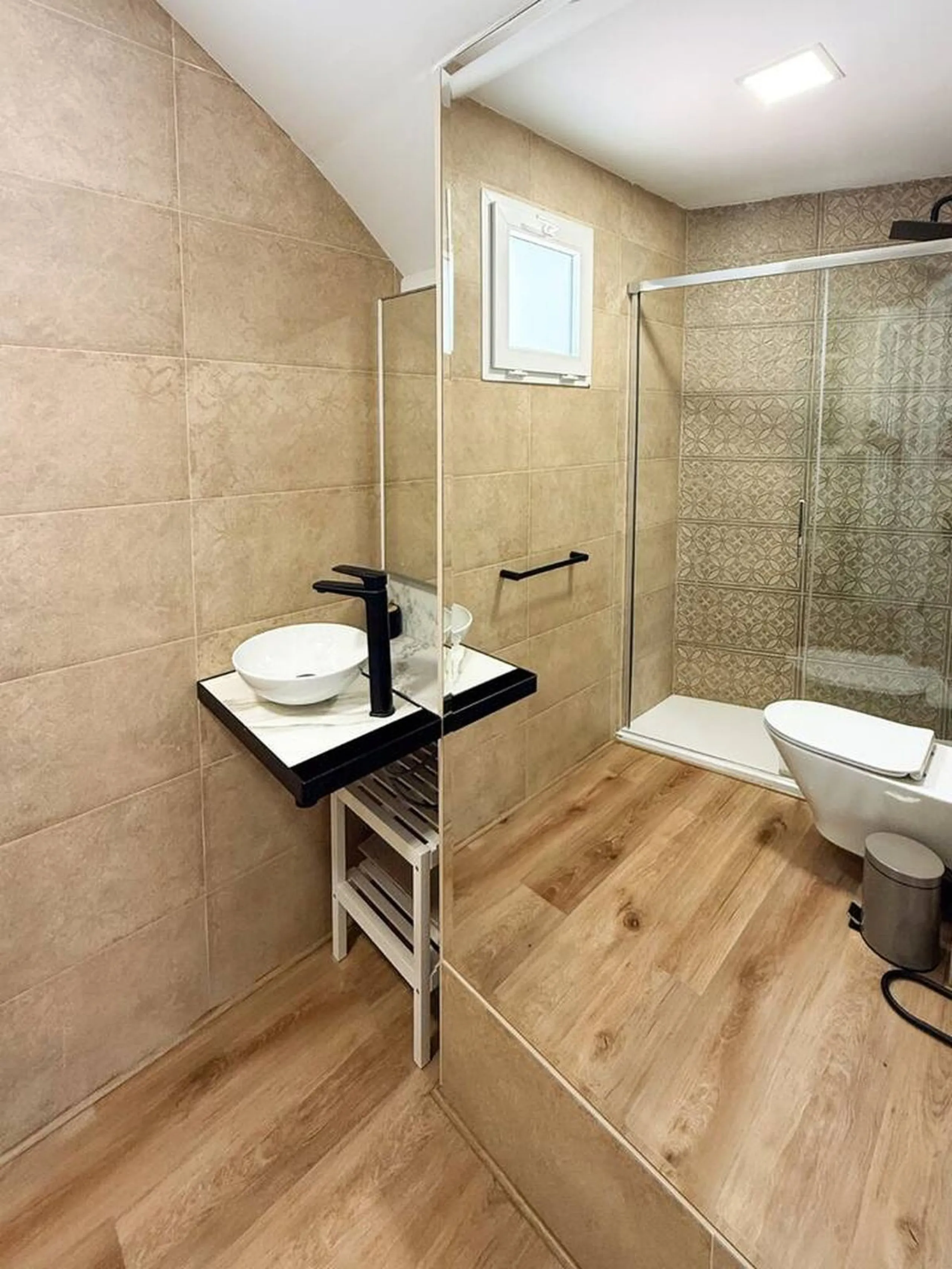 DUPLEX WITH MAGNIFICENT VIEWS - BRAND NEW! Ready to be enjoyed as a primary residence or for holiday rentals (licensed) or long-term stays. Access to the property is independent, via a steep staircase (no elevator) on the 3rd floor. The duplex features a 