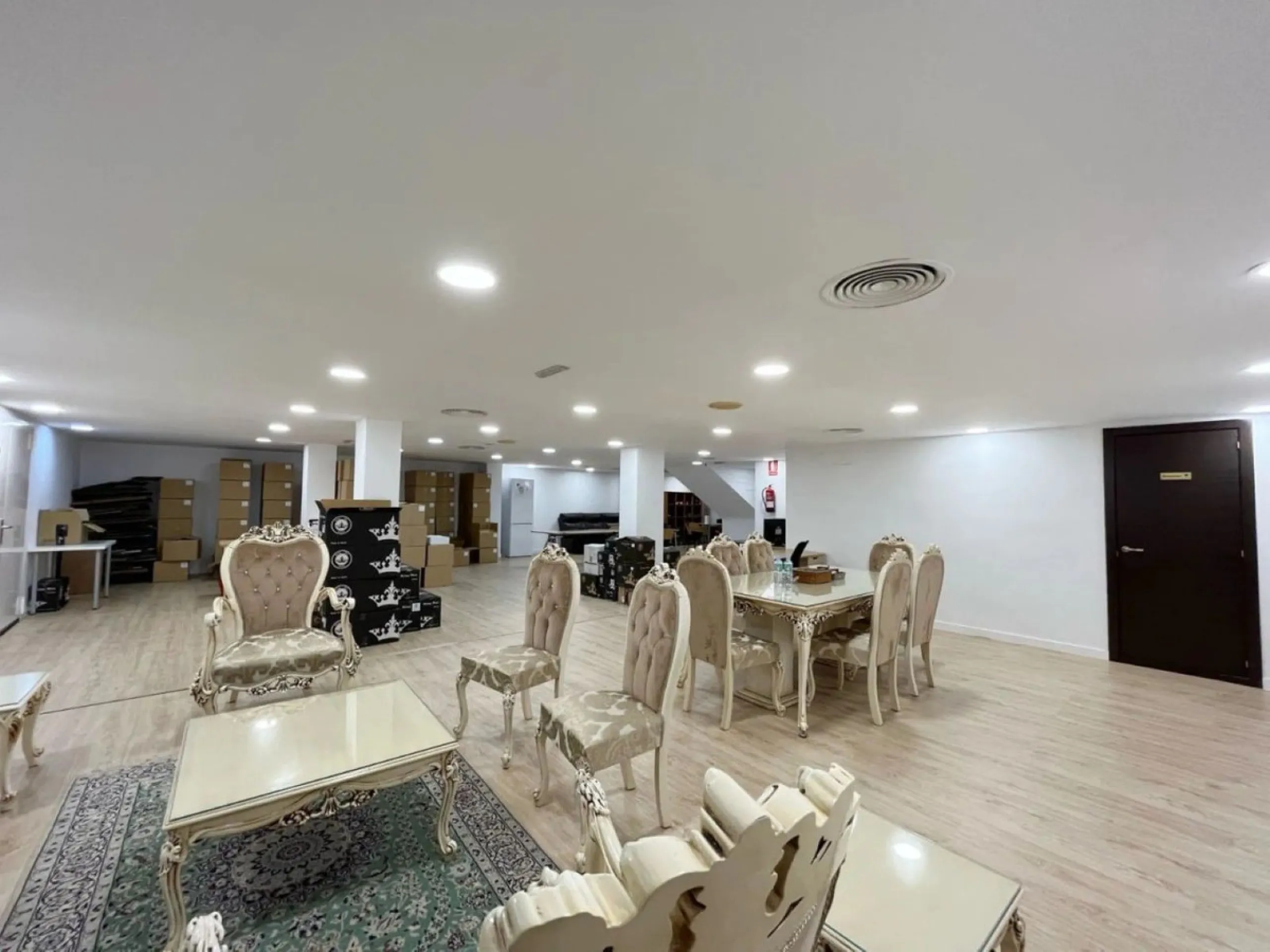Commercial - Commercial Premises в продаже в Marbella, Málaga. Площадь дома 376 м²