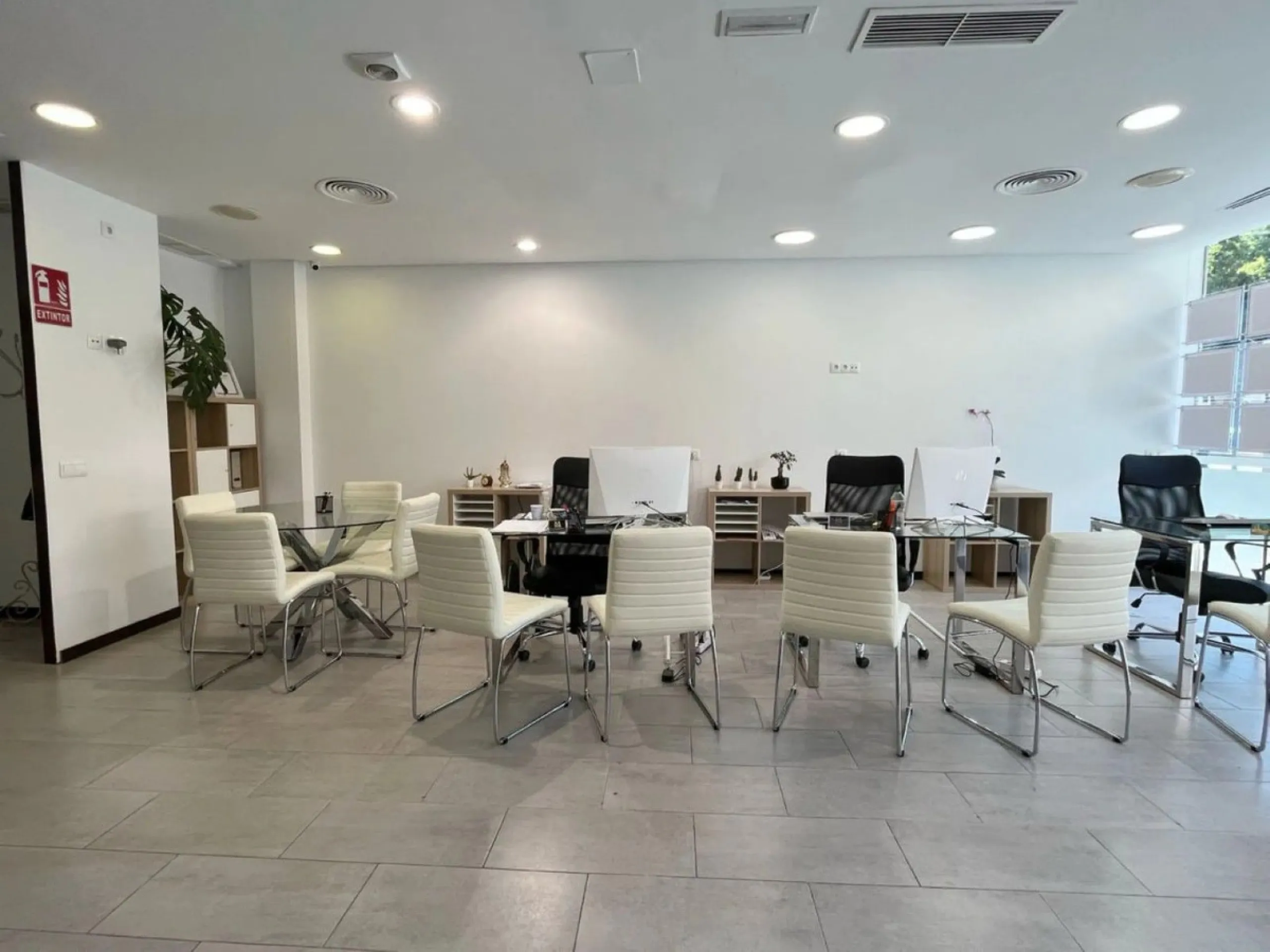 Commercial - Commercial Premises в продаже в Marbella, Málaga. Площадь дома 376 м²