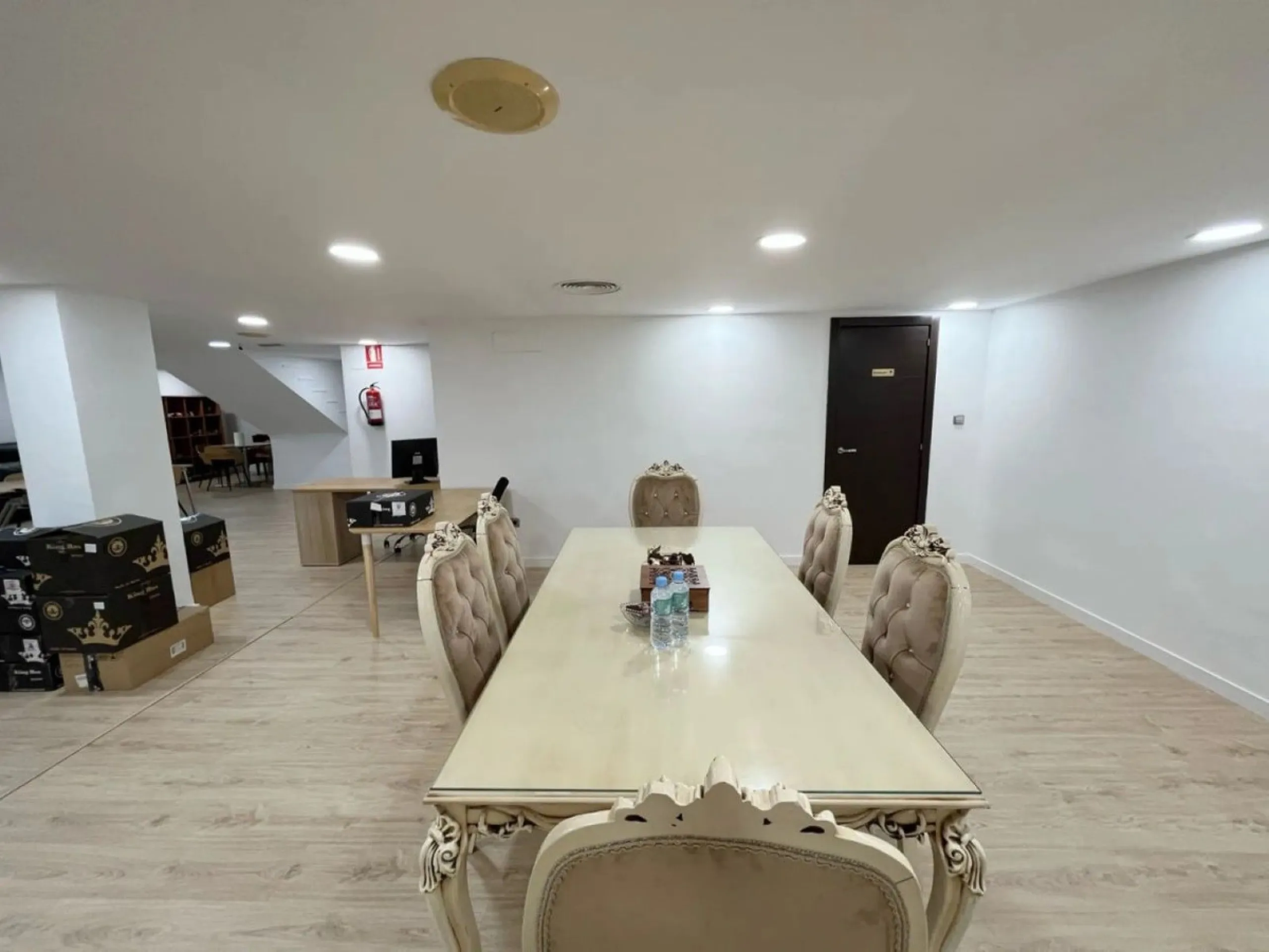 Commercial - Commercial Premises в продаже в Marbella, Málaga. Площадь дома 376 м²