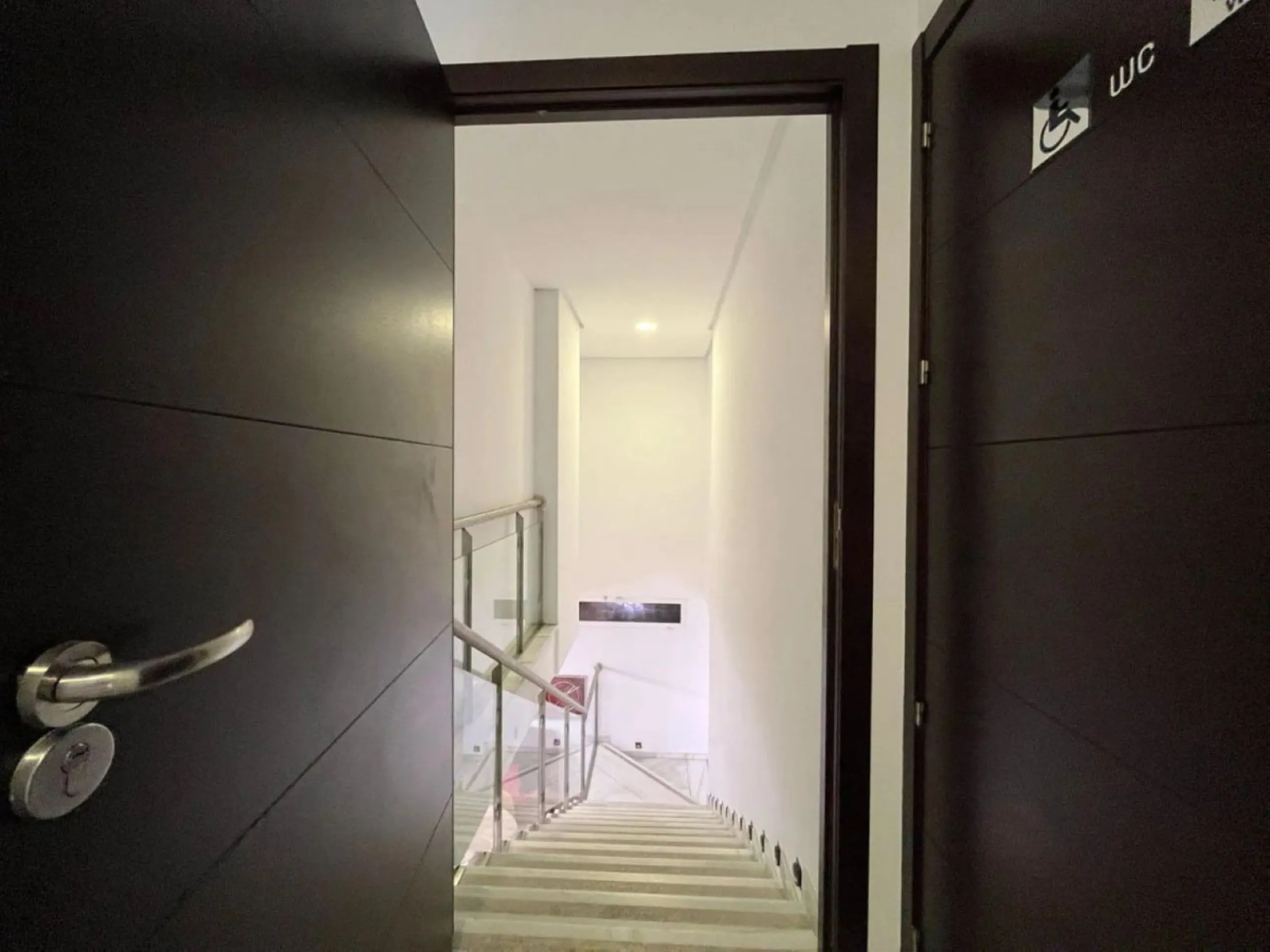 Commercial - Commercial Premises в продаже в Marbella, Málaga. Площадь дома 376 м²
