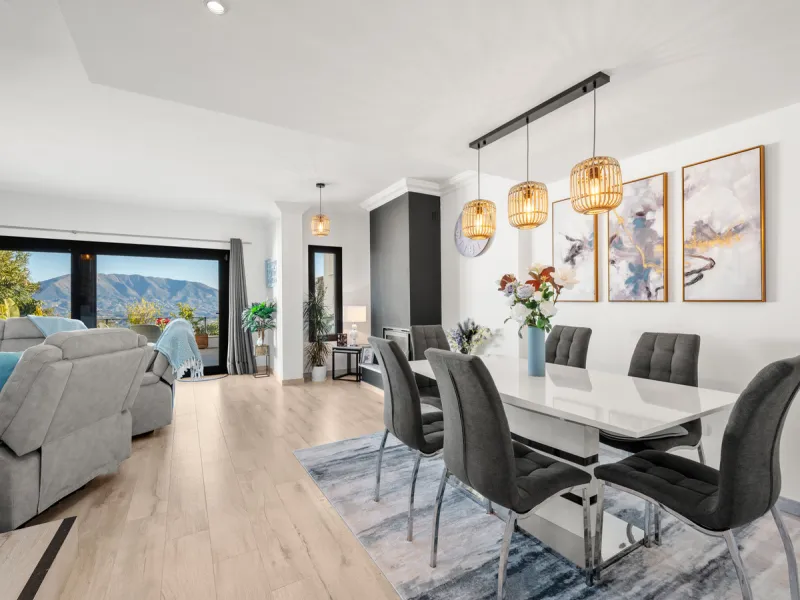 Casa Altavista is a south east facing luxury townhouse for sale with panoramic mountain sea and coastal views. It offers three bedrooms and three ensuite bathrooms within 172 m2 built. The modern spacious kitchen has a view and direct access to the intern