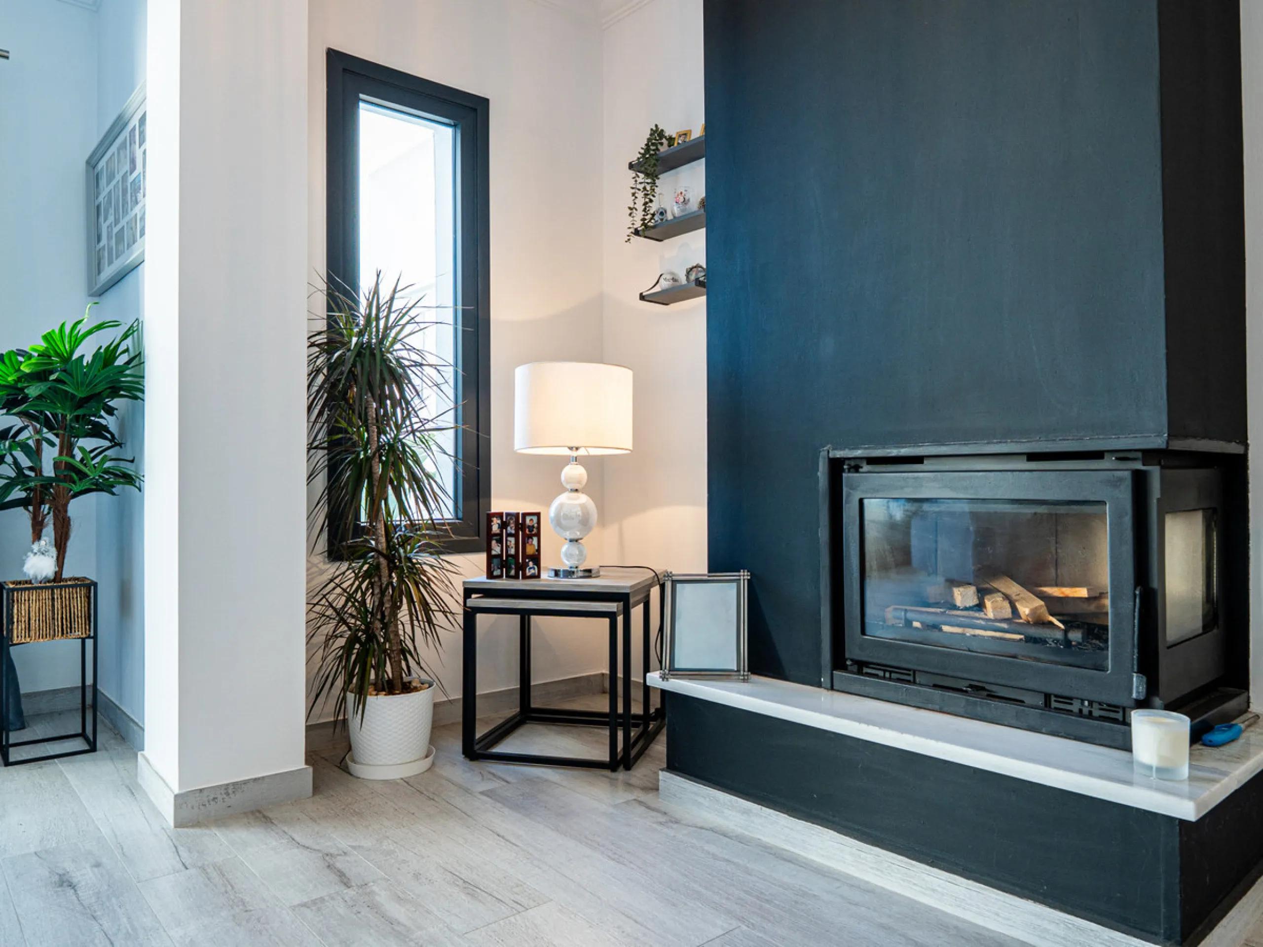 Casa Altavista is a south east facing luxury townhouse for sale with panoramic mountain sea and coastal views. It offers three bedrooms and three ensuite bathrooms within 172 m2 built. The modern spacious kitchen has a view and direct access to the intern