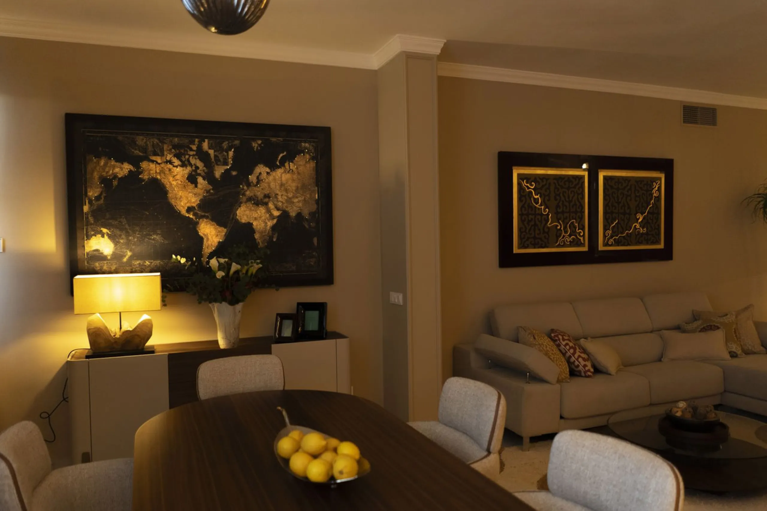 Discover this elegant, fully renovated west-facing townhouse, located in a quiet and well-maintained residential area in the heart of Aloha.