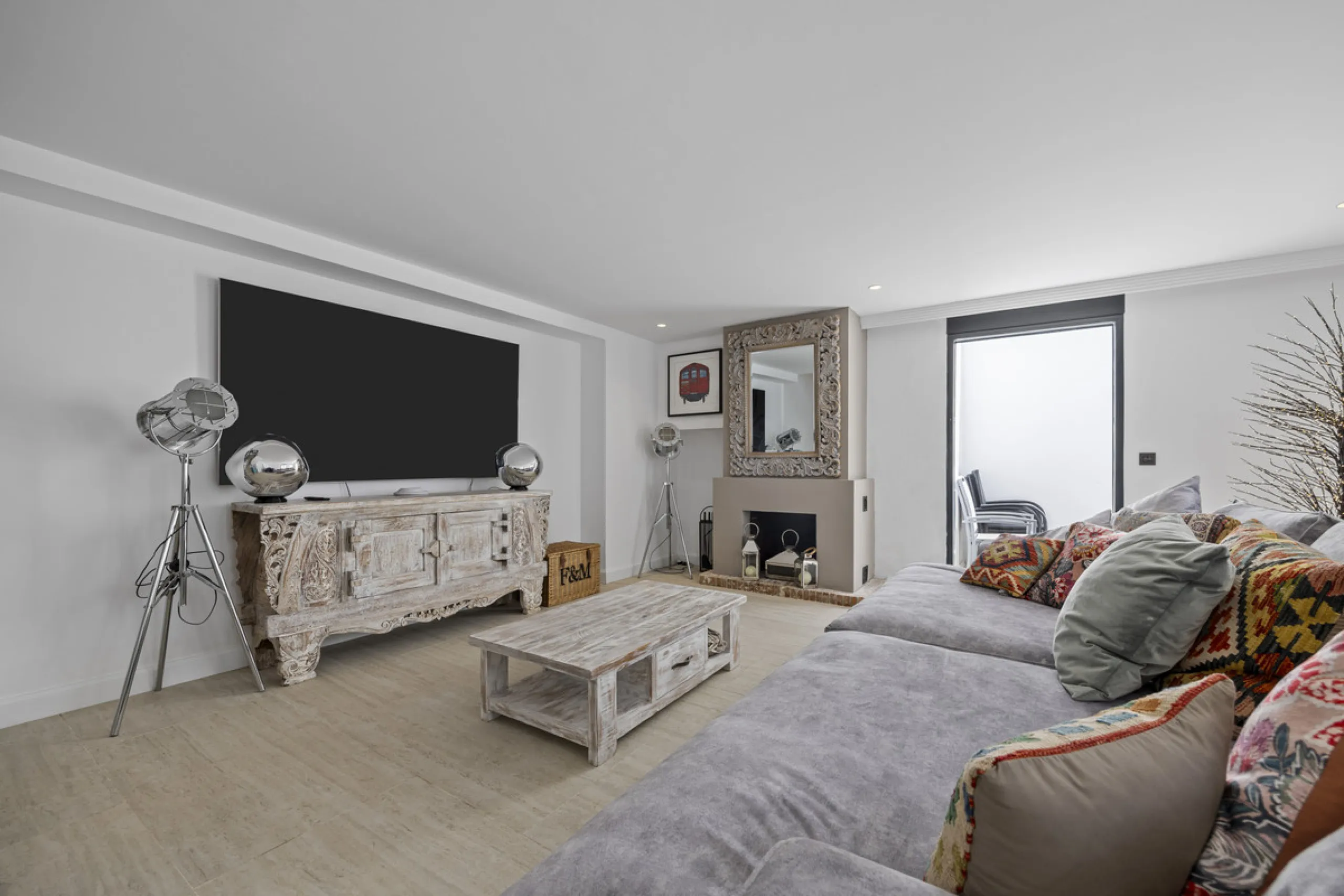 Discover this exceptional southwest-facing villa, a stunning blend of contemporary elegance and modern comfort. Recently refurbished with top-quality materials, this exquisite home boasts a sleek design that perfectly complements its surroundings. Located
