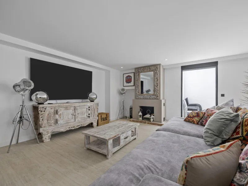 Discover this exceptional southwest-facing villa, a stunning blend of contemporary elegance and modern comfort. Recently refurbished with top-quality materials, this exquisite home boasts a sleek design that perfectly complements its surroundings. Located