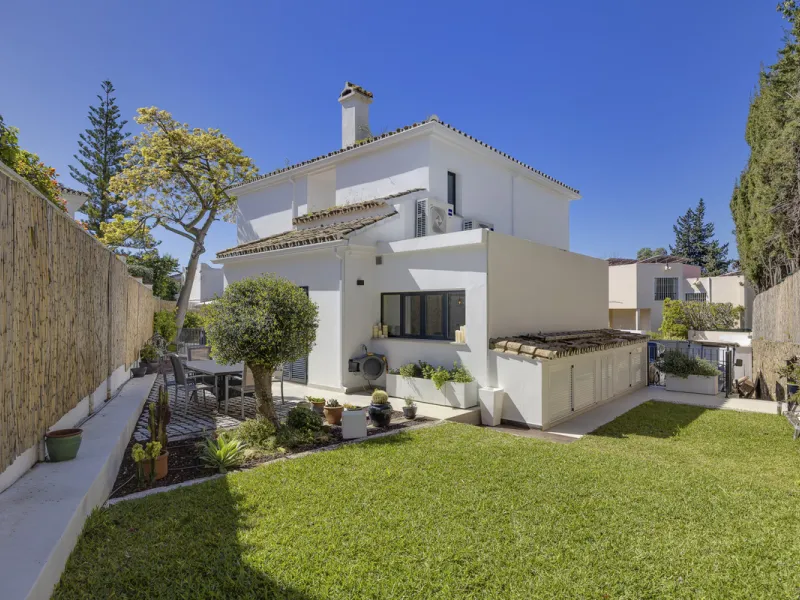 Discover this exceptional southwest-facing villa, a stunning blend of contemporary elegance and modern comfort. Recently refurbished with top-quality materials, this exquisite home boasts a sleek design that perfectly complements its surroundings. Located