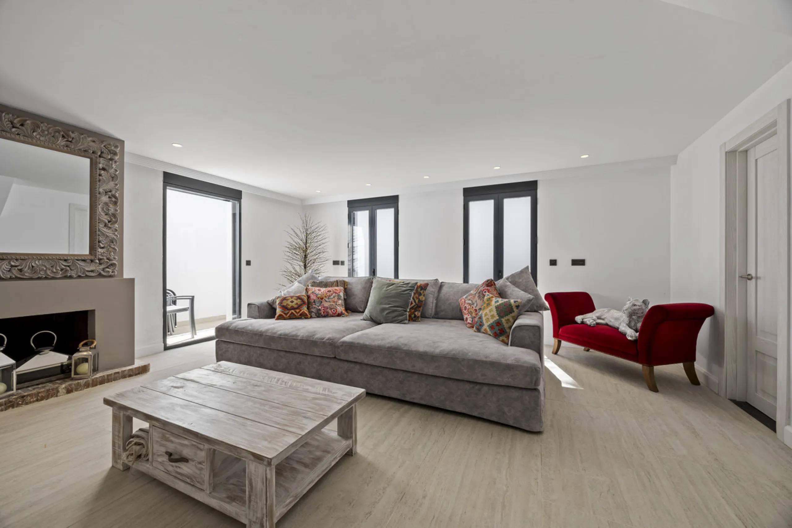 Discover this exceptional southwest-facing villa, a stunning blend of contemporary elegance and modern comfort. Recently refurbished with top-quality materials, this exquisite home boasts a sleek design that perfectly complements its surroundings. Located