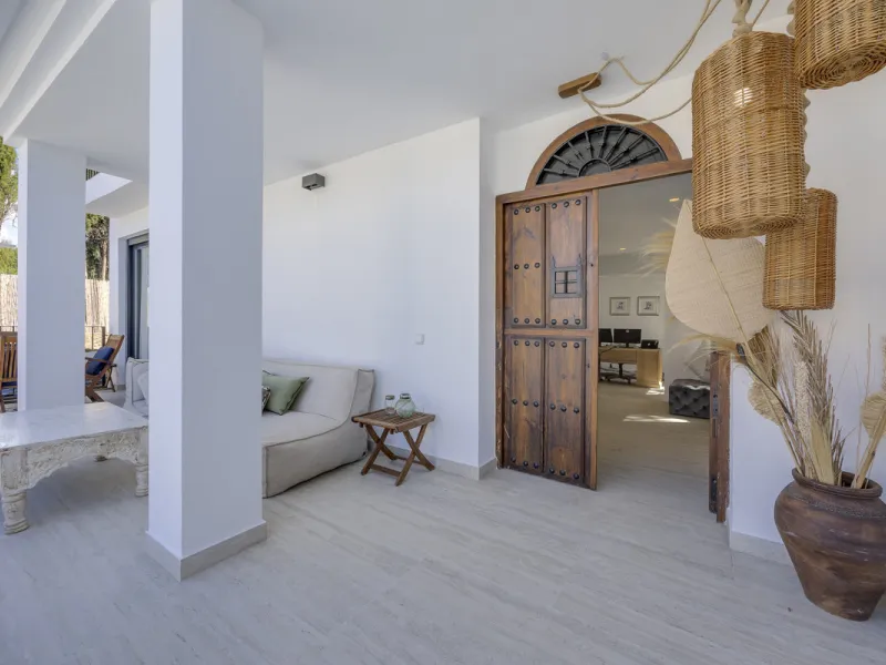 Discover this exceptional southwest-facing villa, a stunning blend of contemporary elegance and modern comfort. Recently refurbished with top-quality materials, this exquisite home boasts a sleek design that perfectly complements its surroundings. Located