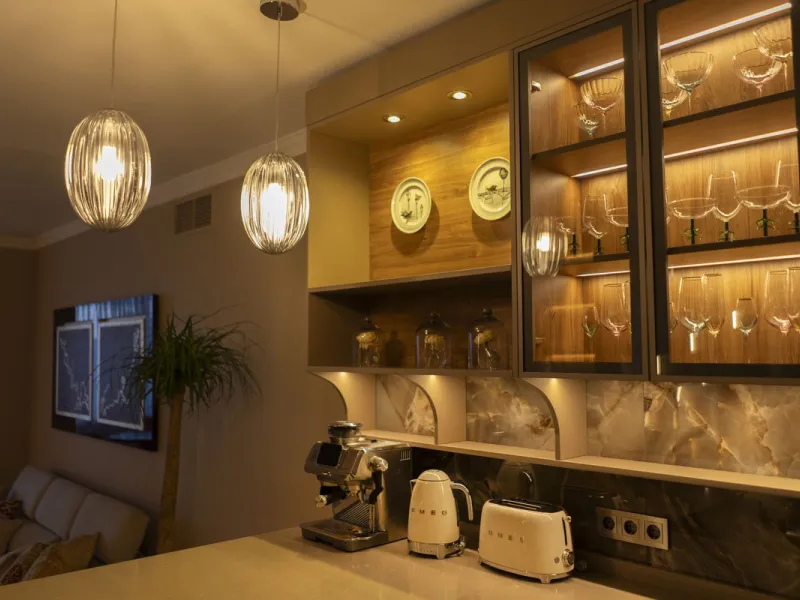 Discover this elegant, fully renovated west-facing townhouse, located in a quiet and well-maintained residential area in the heart of Aloha.