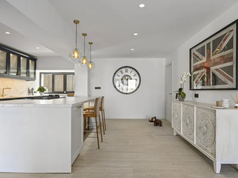 Discover this exceptional southwest-facing villa, a stunning blend of contemporary elegance and modern comfort. Recently refurbished with top-quality materials, this exquisite home boasts a sleek design that perfectly complements its surroundings. Located
