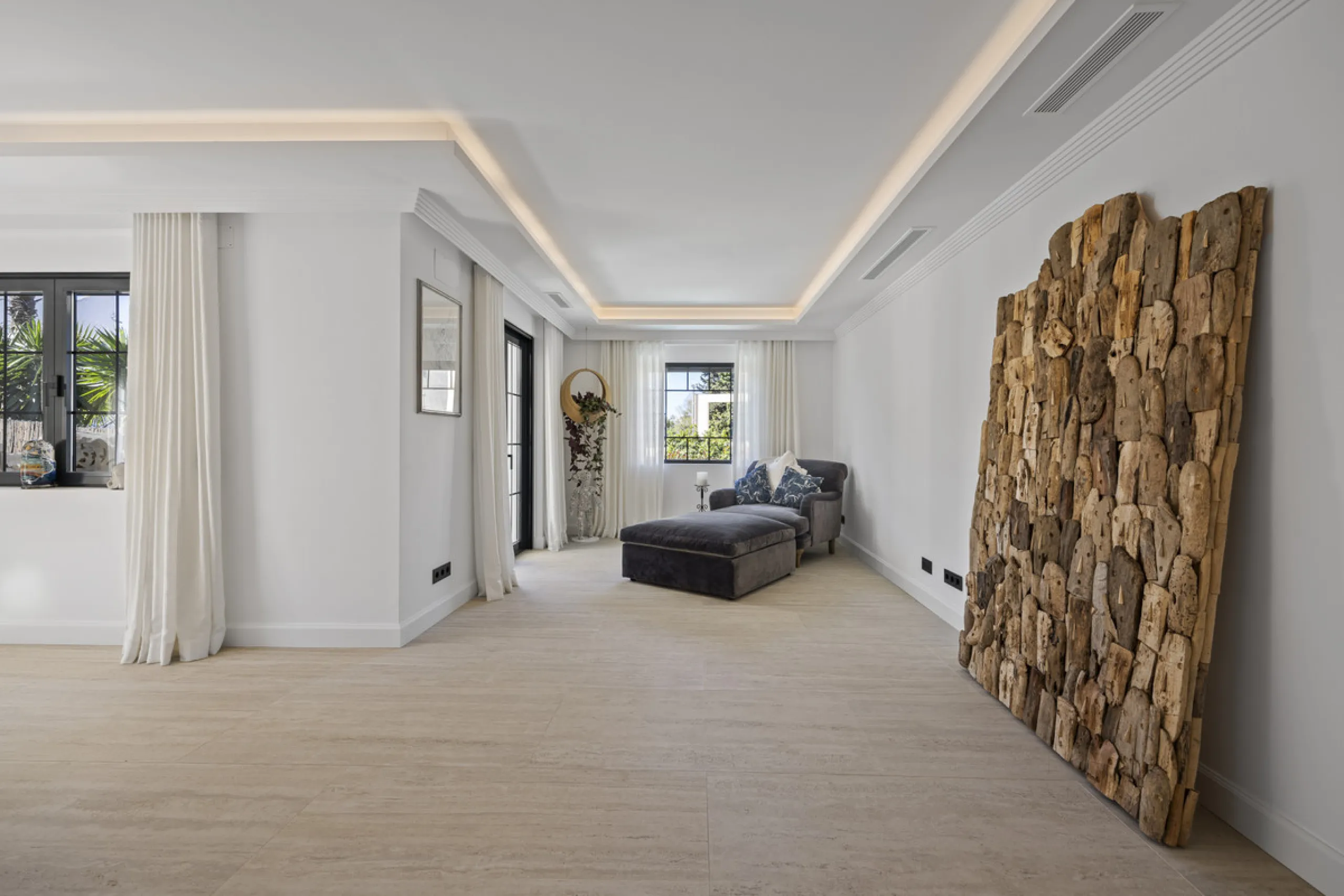 Discover this exceptional southwest-facing villa, a stunning blend of contemporary elegance and modern comfort. Recently refurbished with top-quality materials, this exquisite home boasts a sleek design that perfectly complements its surroundings. Located