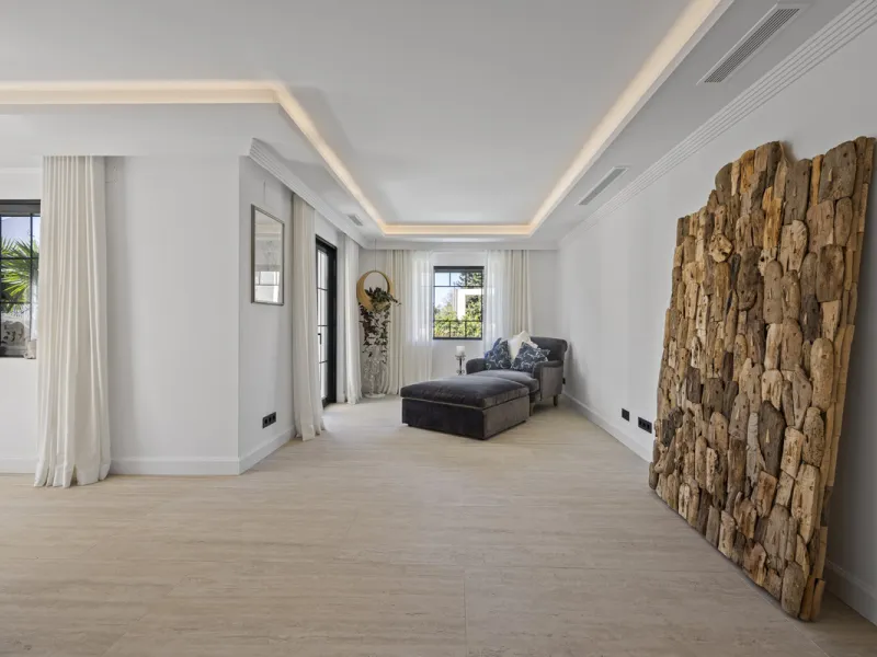 Discover this exceptional southwest-facing villa, a stunning blend of contemporary elegance and modern comfort. Recently refurbished with top-quality materials, this exquisite home boasts a sleek design that perfectly complements its surroundings. Located