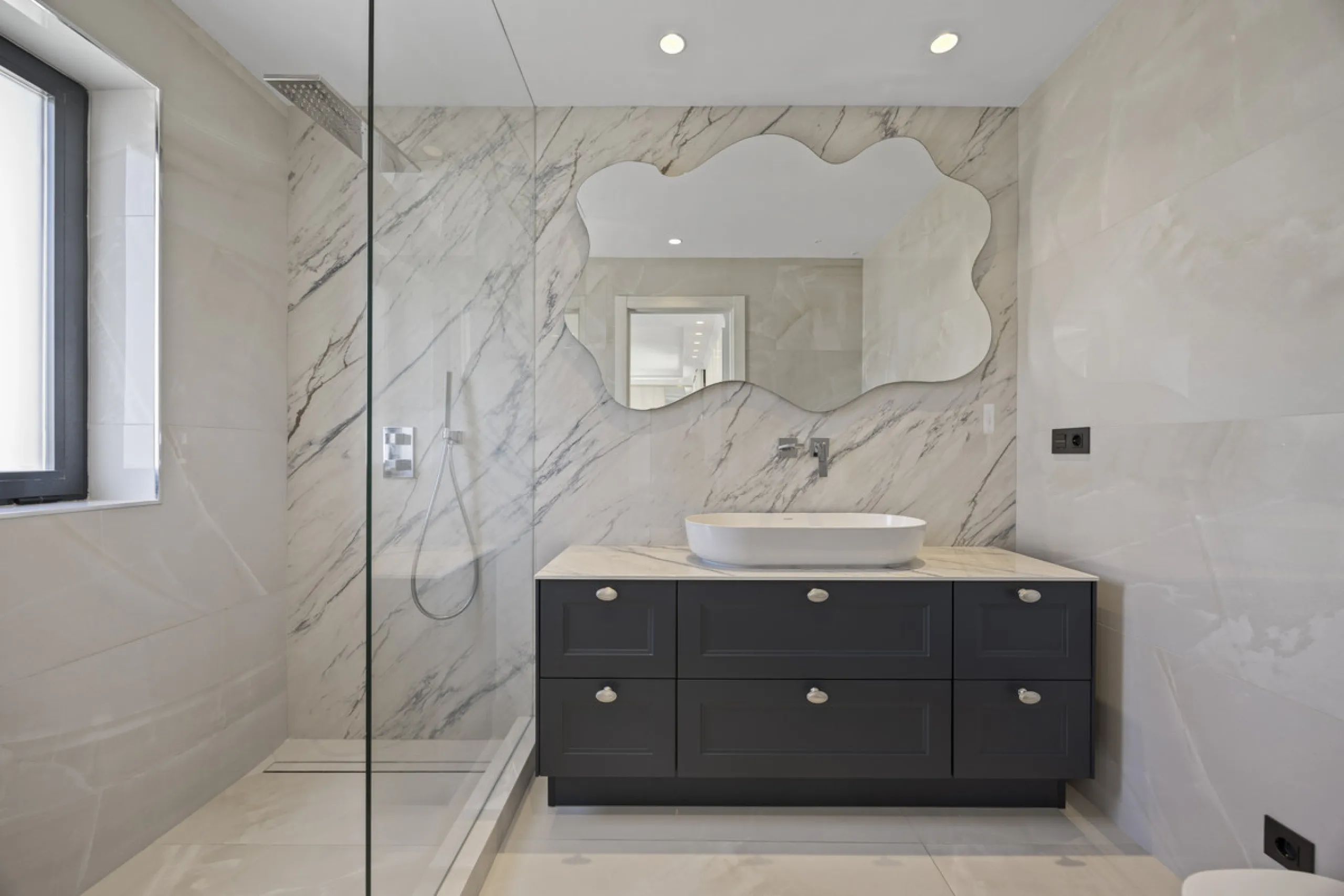 Discover this exceptional southwest-facing villa, a stunning blend of contemporary elegance and modern comfort. Recently refurbished with top-quality materials, this exquisite home boasts a sleek design that perfectly complements its surroundings. Located