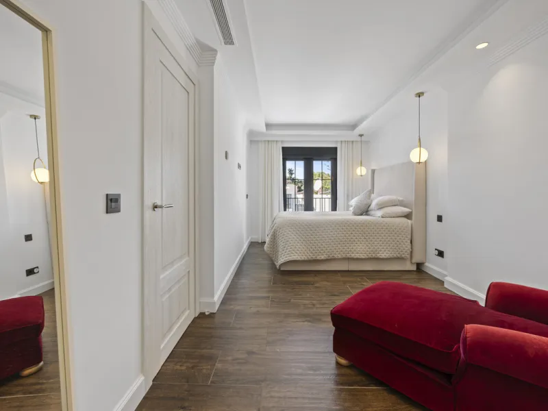 Discover this exceptional southwest-facing villa, a stunning blend of contemporary elegance and modern comfort. Recently refurbished with top-quality materials, this exquisite home boasts a sleek design that perfectly complements its surroundings. Located