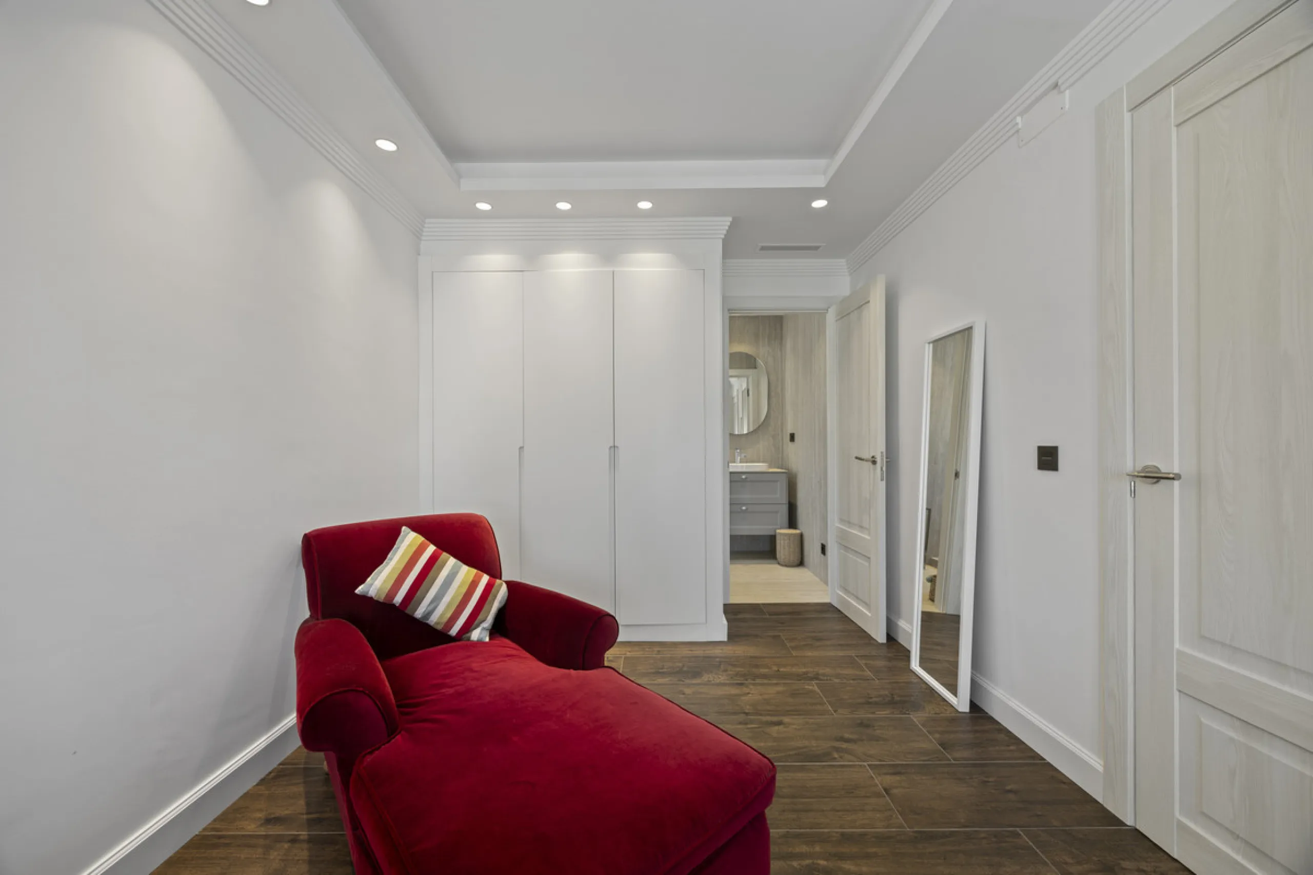 Discover this exceptional southwest-facing villa, a stunning blend of contemporary elegance and modern comfort. Recently refurbished with top-quality materials, this exquisite home boasts a sleek design that perfectly complements its surroundings. Located