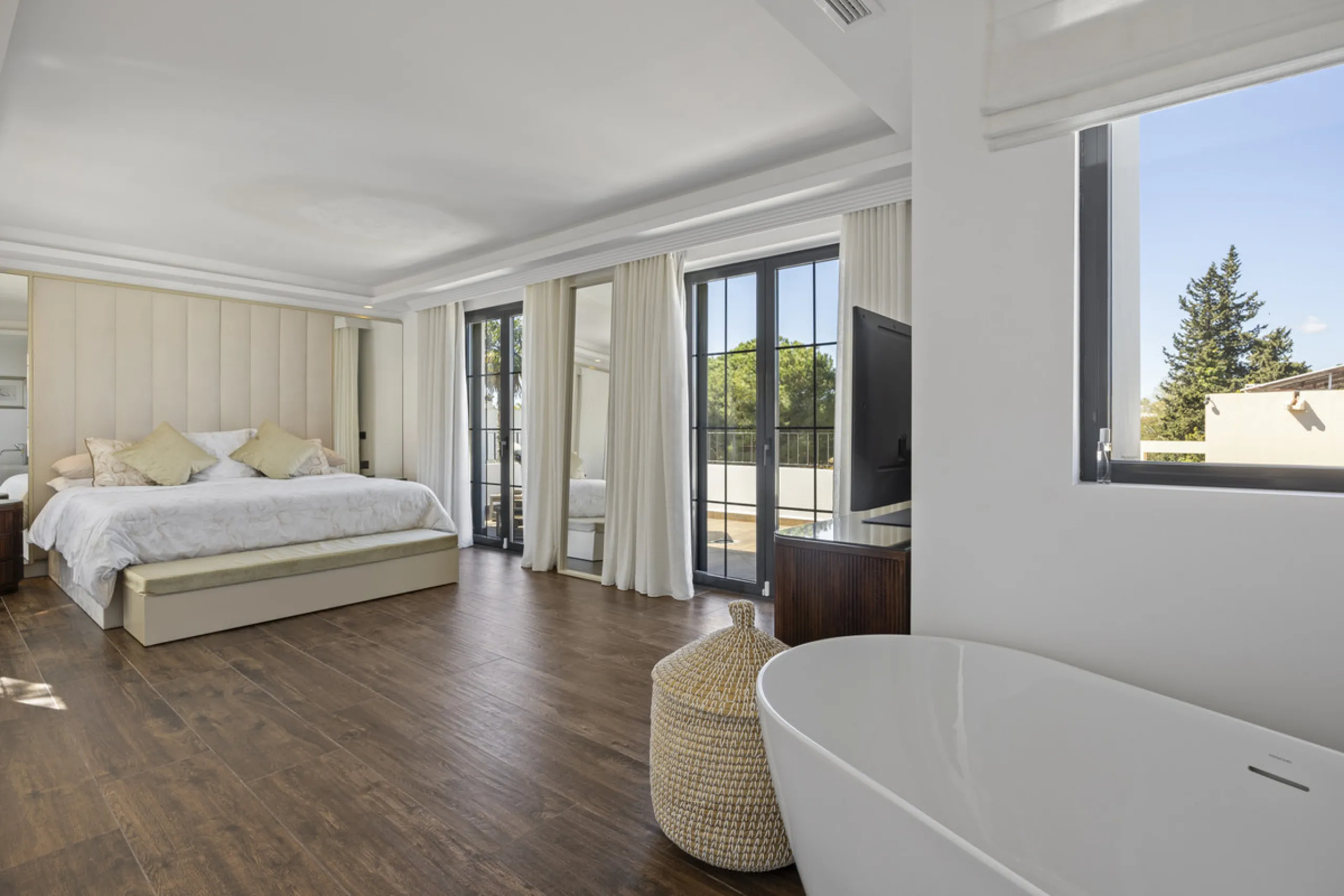 Discover this exceptional southwest-facing villa, a stunning blend of contemporary elegance and modern comfort. Recently refurbished with top-quality materials, this exquisite home boasts a sleek design that perfectly complements its surroundings. Located