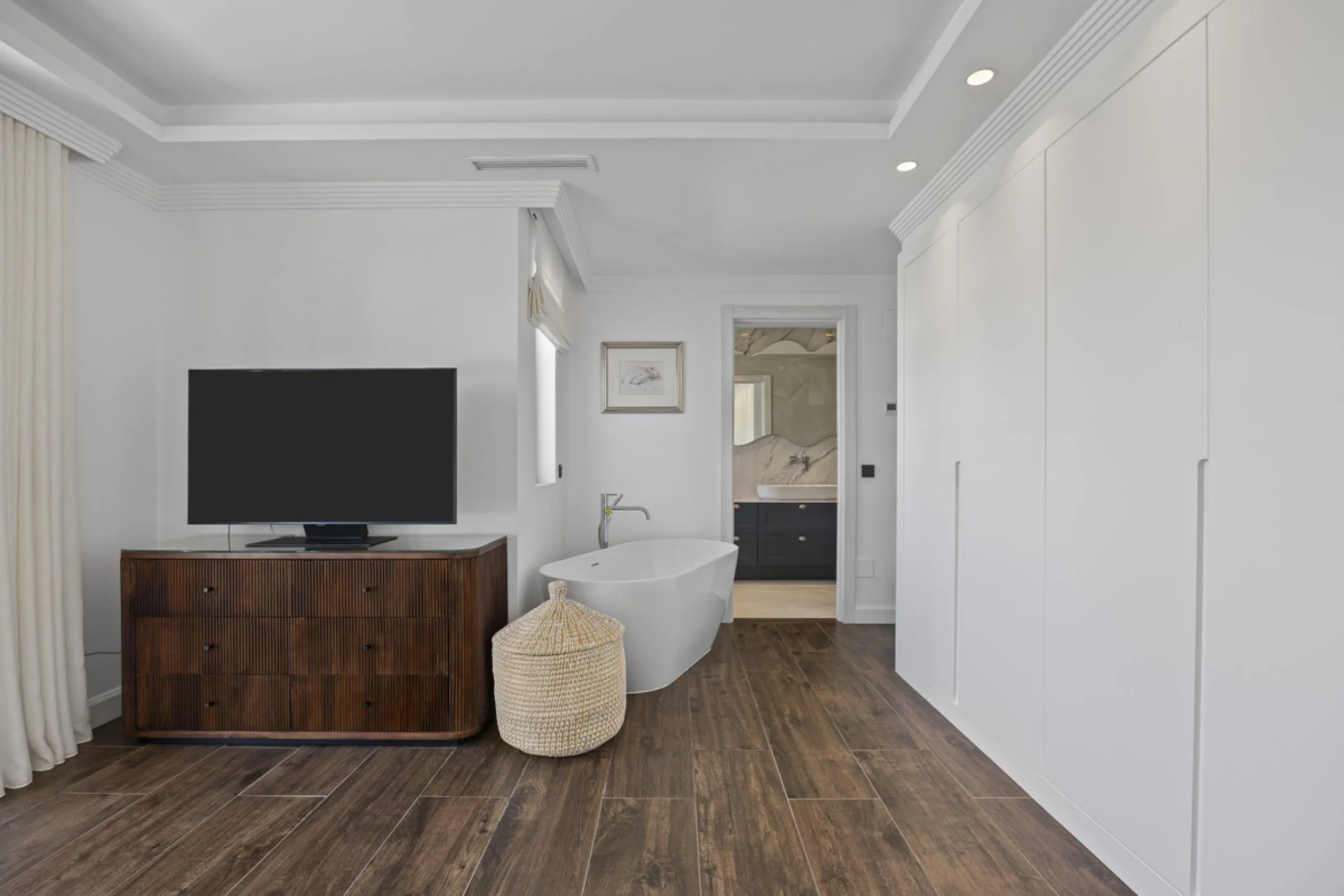 Discover this exceptional southwest-facing villa, a stunning blend of contemporary elegance and modern comfort. Recently refurbished with top-quality materials, this exquisite home boasts a sleek design that perfectly complements its surroundings. Located