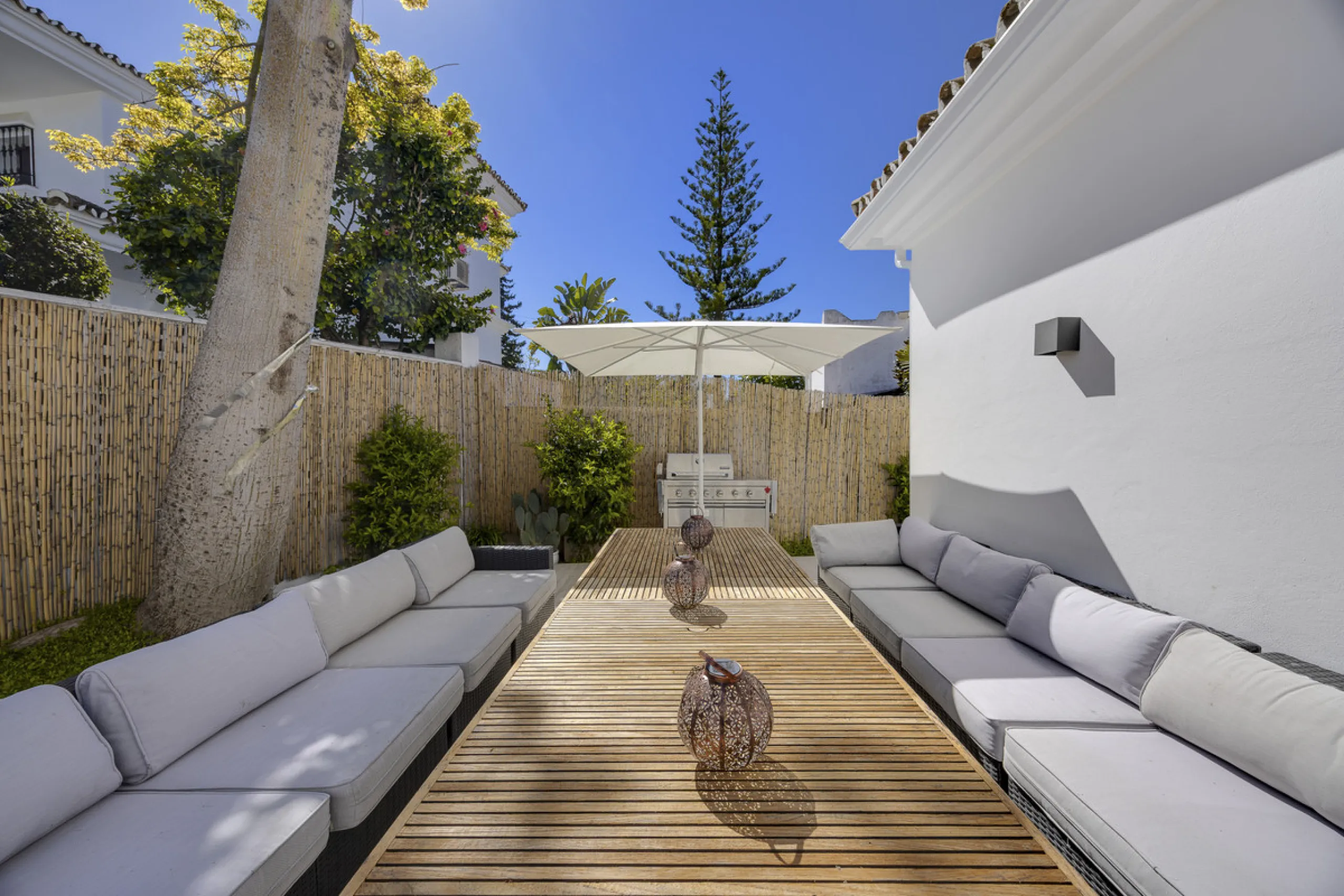 Discover this exceptional southwest-facing villa, a stunning blend of contemporary elegance and modern comfort. Recently refurbished with top-quality materials, this exquisite home boasts a sleek design that perfectly complements its surroundings. Located