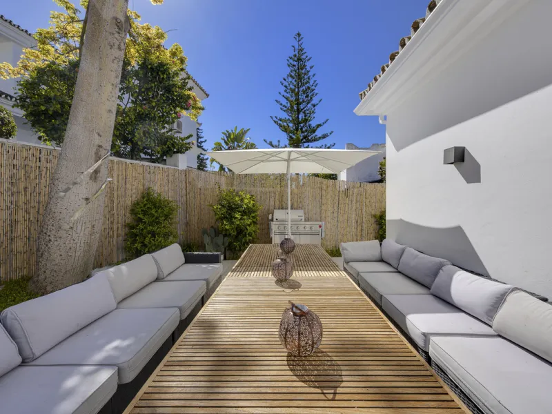 Discover this exceptional southwest-facing villa, a stunning blend of contemporary elegance and modern comfort. Recently refurbished with top-quality materials, this exquisite home boasts a sleek design that perfectly complements its surroundings. Located