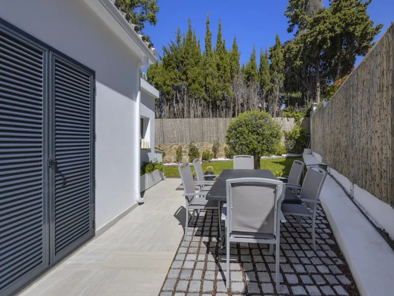 Discover this exceptional southwest-facing villa, a stunning blend of contemporary elegance and modern comfort. Recently refurbished with top-quality materials, this exquisite home boasts a sleek design that perfectly complements its surroundings. Located