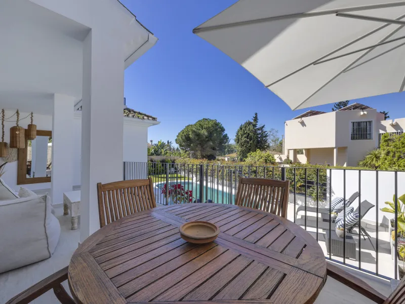 Discover this exceptional southwest-facing villa, a stunning blend of contemporary elegance and modern comfort. Recently refurbished with top-quality materials, this exquisite home boasts a sleek design that perfectly complements its surroundings. Located