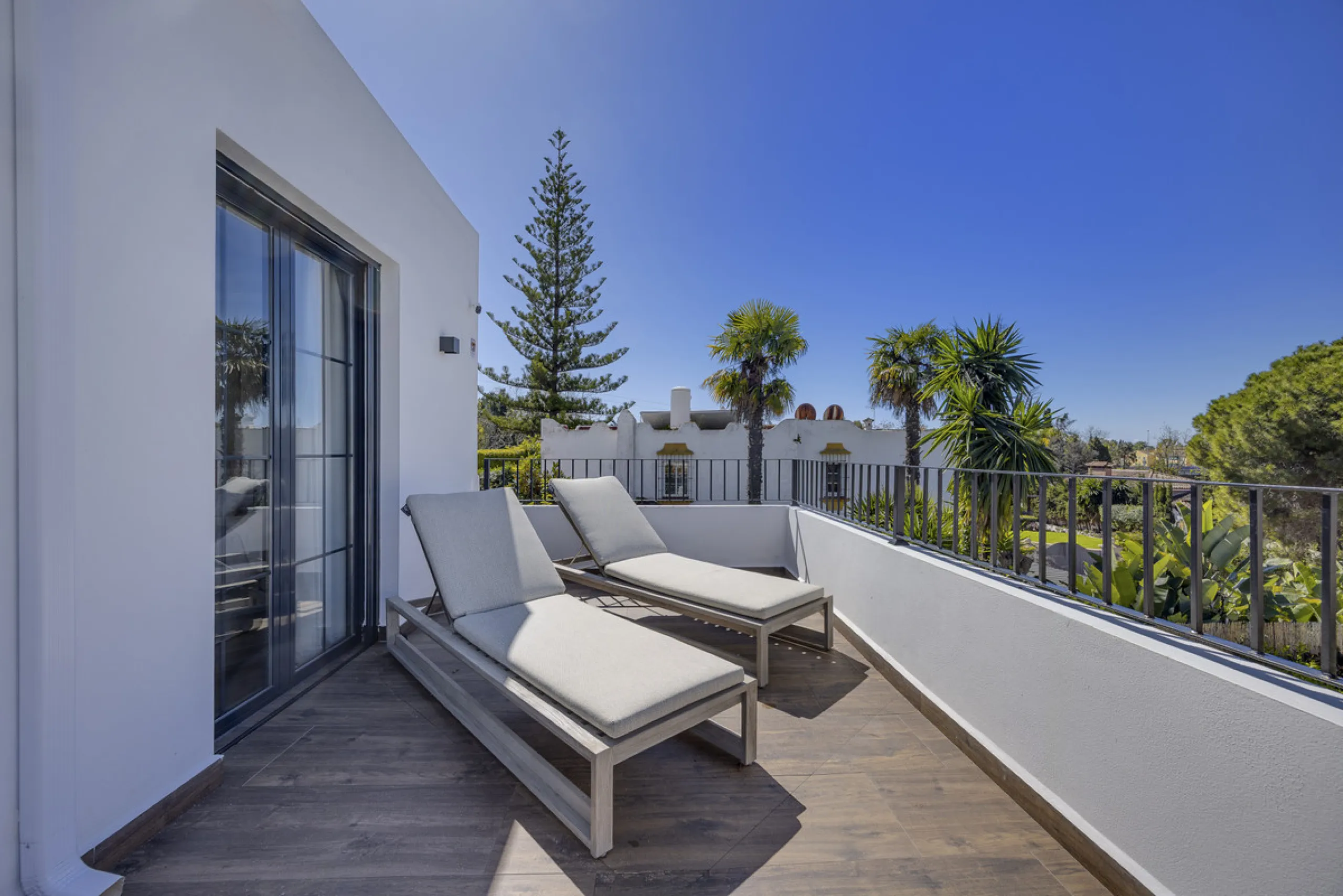 Discover this exceptional southwest-facing villa, a stunning blend of contemporary elegance and modern comfort. Recently refurbished with top-quality materials, this exquisite home boasts a sleek design that perfectly complements its surroundings. Located