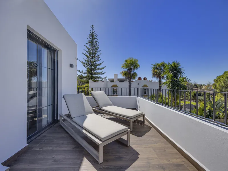 Discover this exceptional southwest-facing villa, a stunning blend of contemporary elegance and modern comfort. Recently refurbished with top-quality materials, this exquisite home boasts a sleek design that perfectly complements its surroundings. Located
