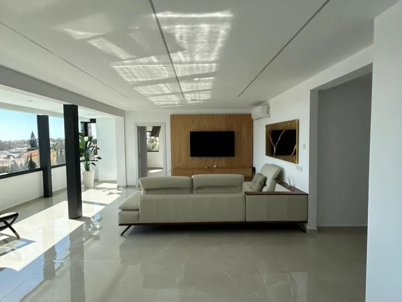 House - Detached Villa в продаже в Benalmadena, Málaga. В доме 4 спален и 5 ванных комнат. Площадь дома 550 м². Площадь участка 800 м²