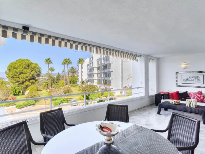 Located in the sought-after Torre Real urbanization, within the distinguished Atenea II building, this refined first-floor apartment offers a serene and comfortable lifestyle just minutes from the heart of Marbella.