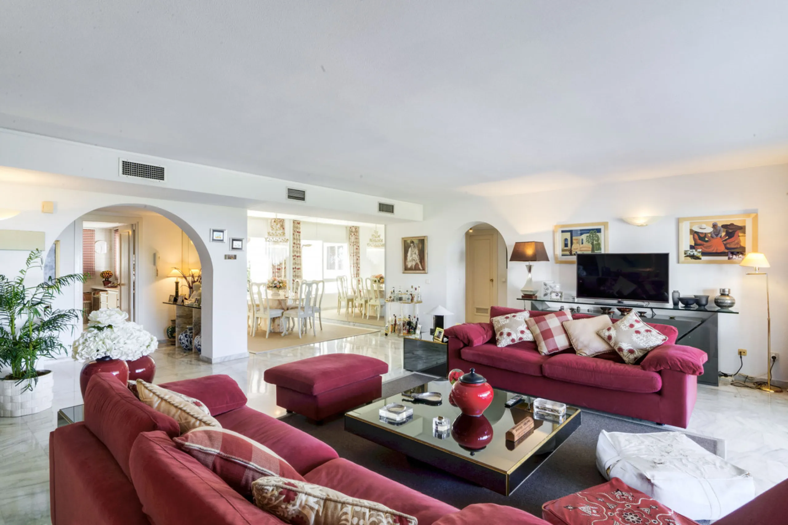 Located in the sought-after Torre Real urbanization, within the distinguished Atenea II building, this refined first-floor apartment offers a serene and comfortable lifestyle just minutes from the heart of Marbella.