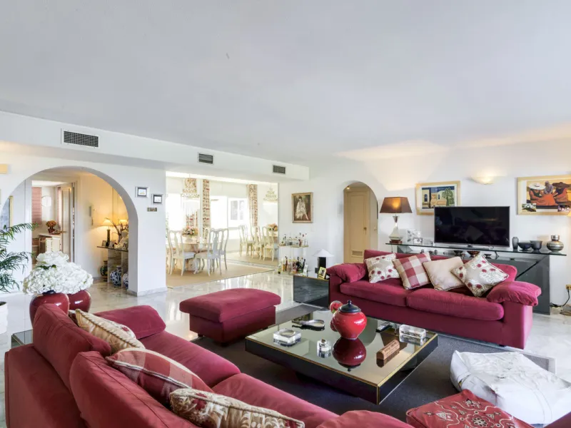 Located in the sought-after Torre Real urbanization, within the distinguished Atenea II building, this refined first-floor apartment offers a serene and comfortable lifestyle just minutes from the heart of Marbella.